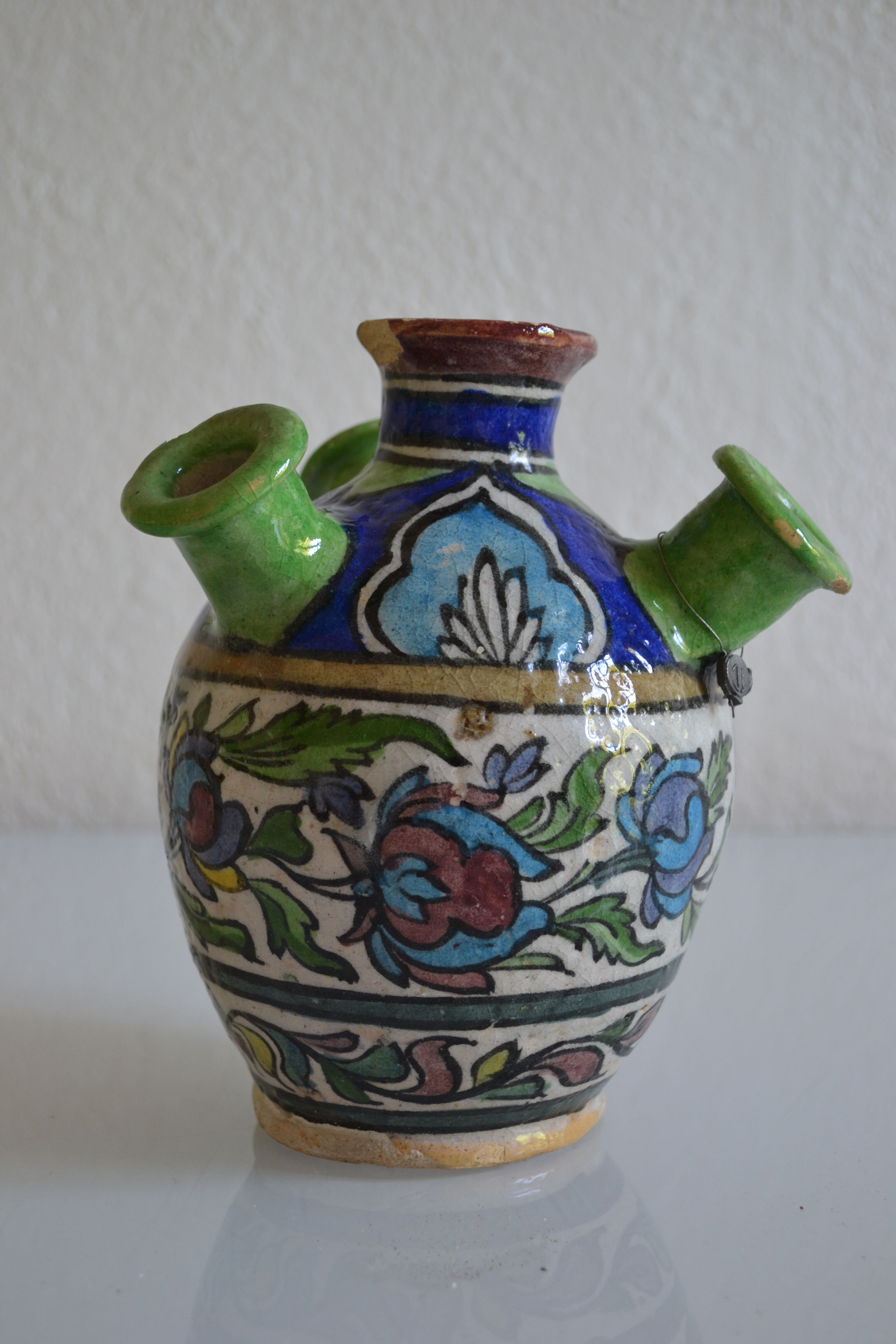 Vase in ceramic ottoman Iznik