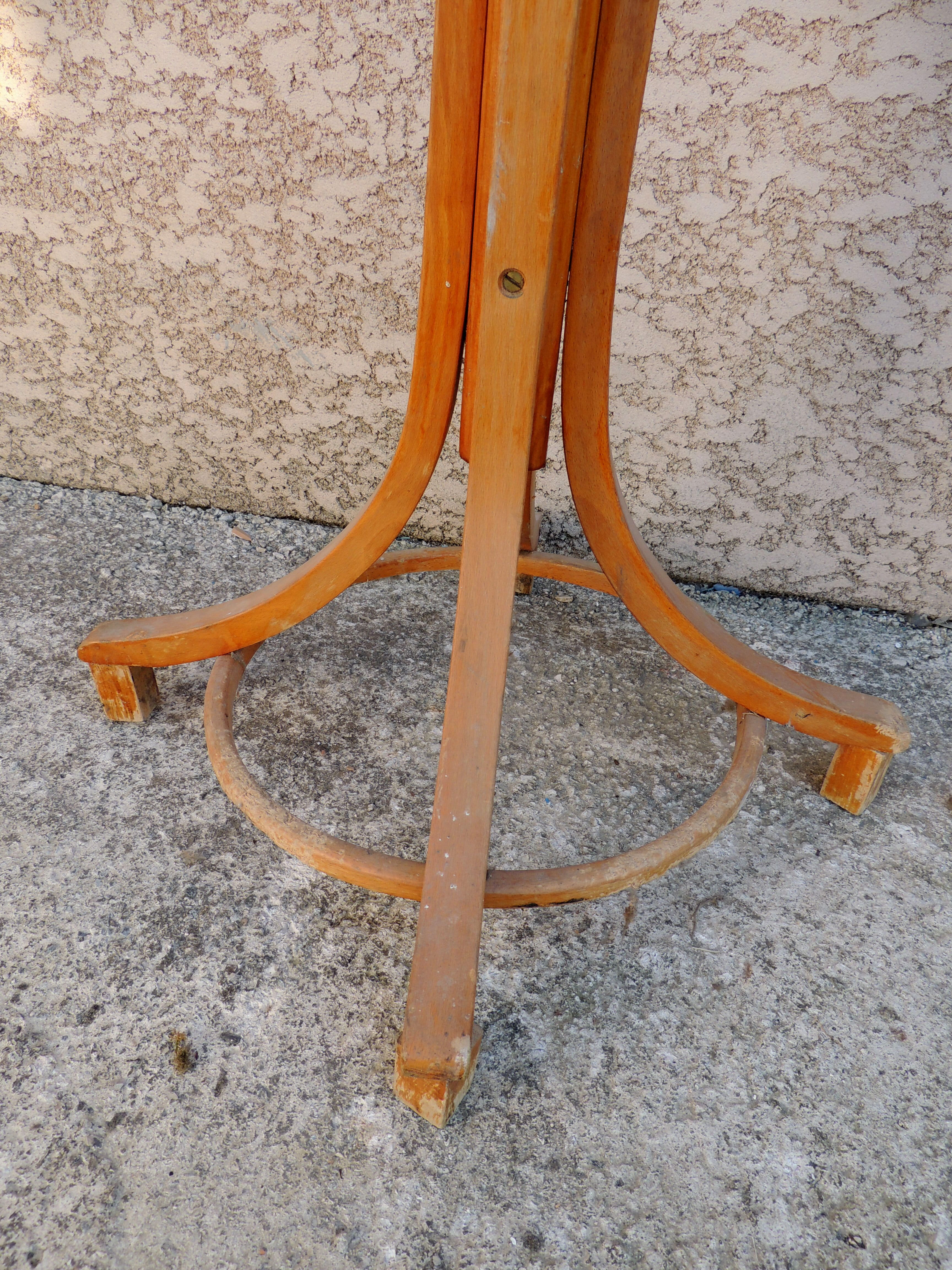 Former coat holder on foot 5 patères