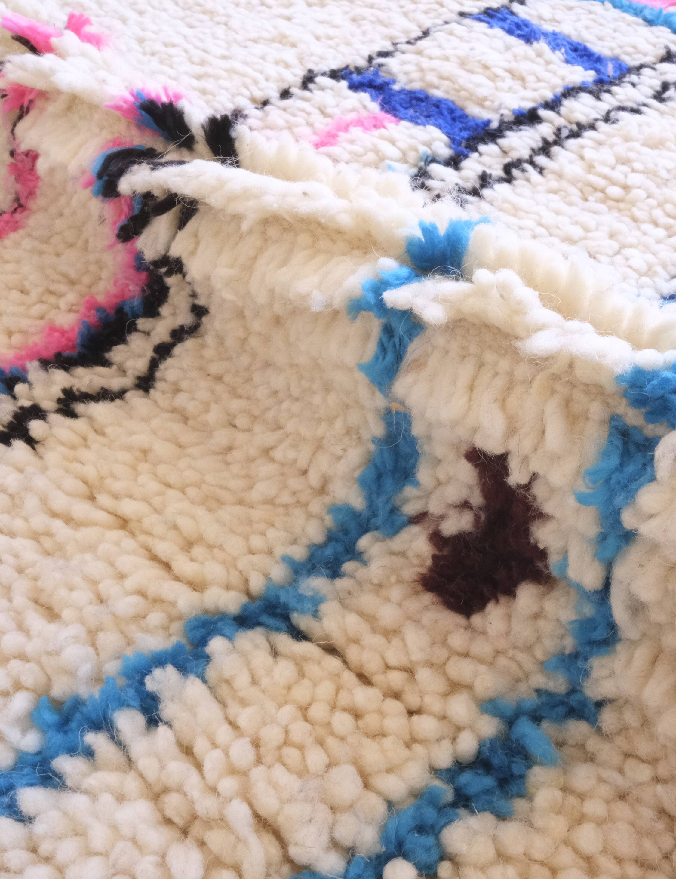 Moroccan Azilal rug - 303 x 200 cm