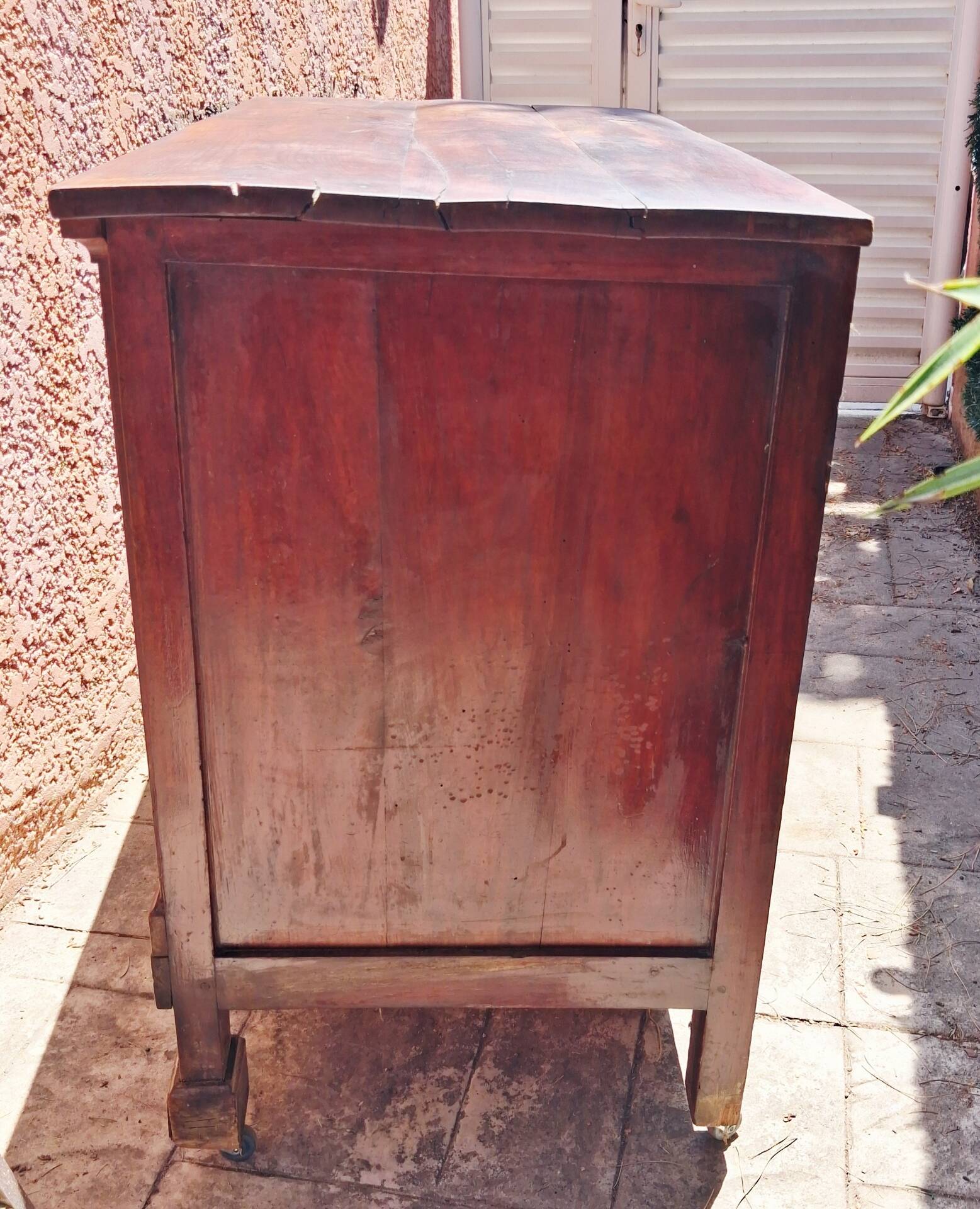 Mahogany chest of drawers