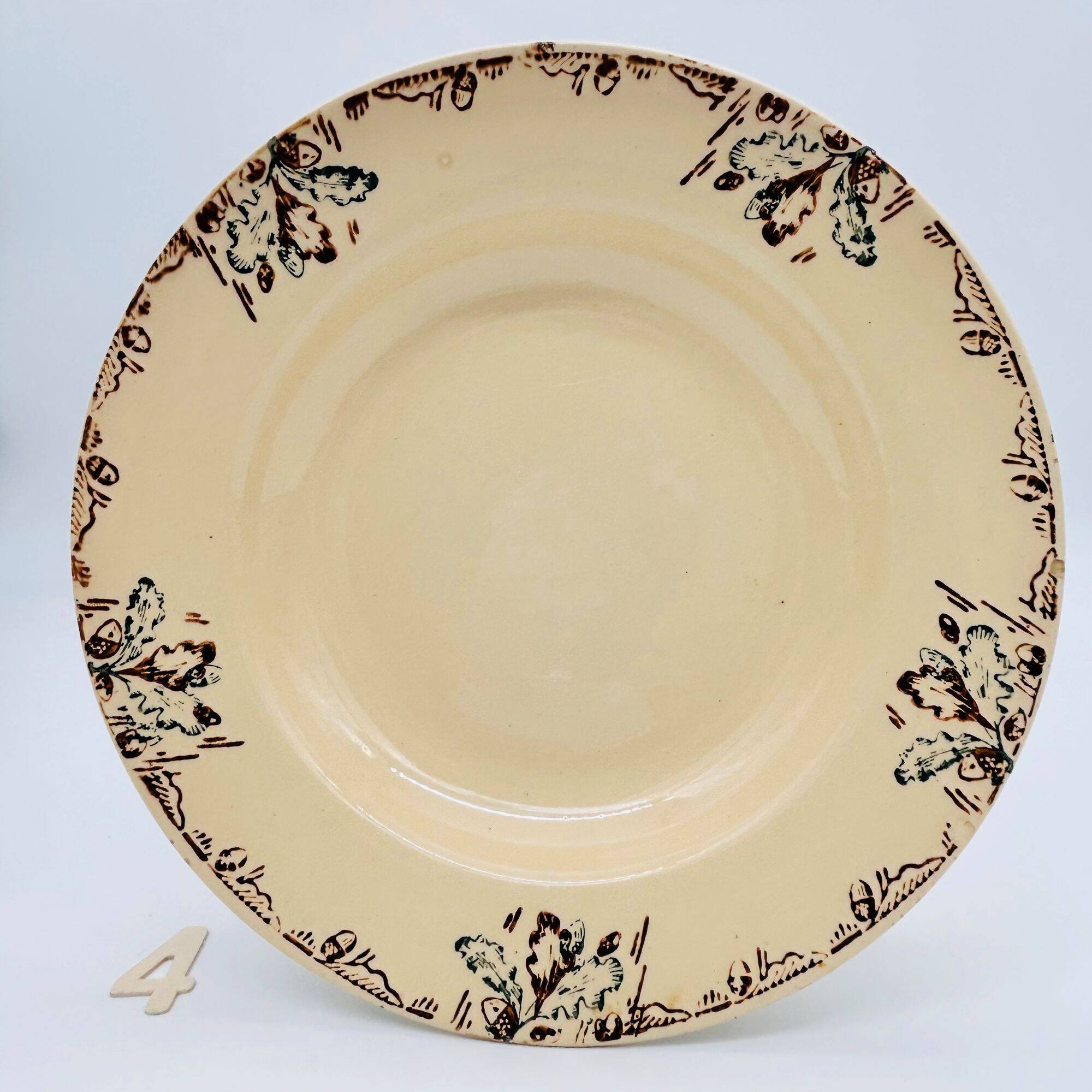 4 deep plates, oak and acorn.