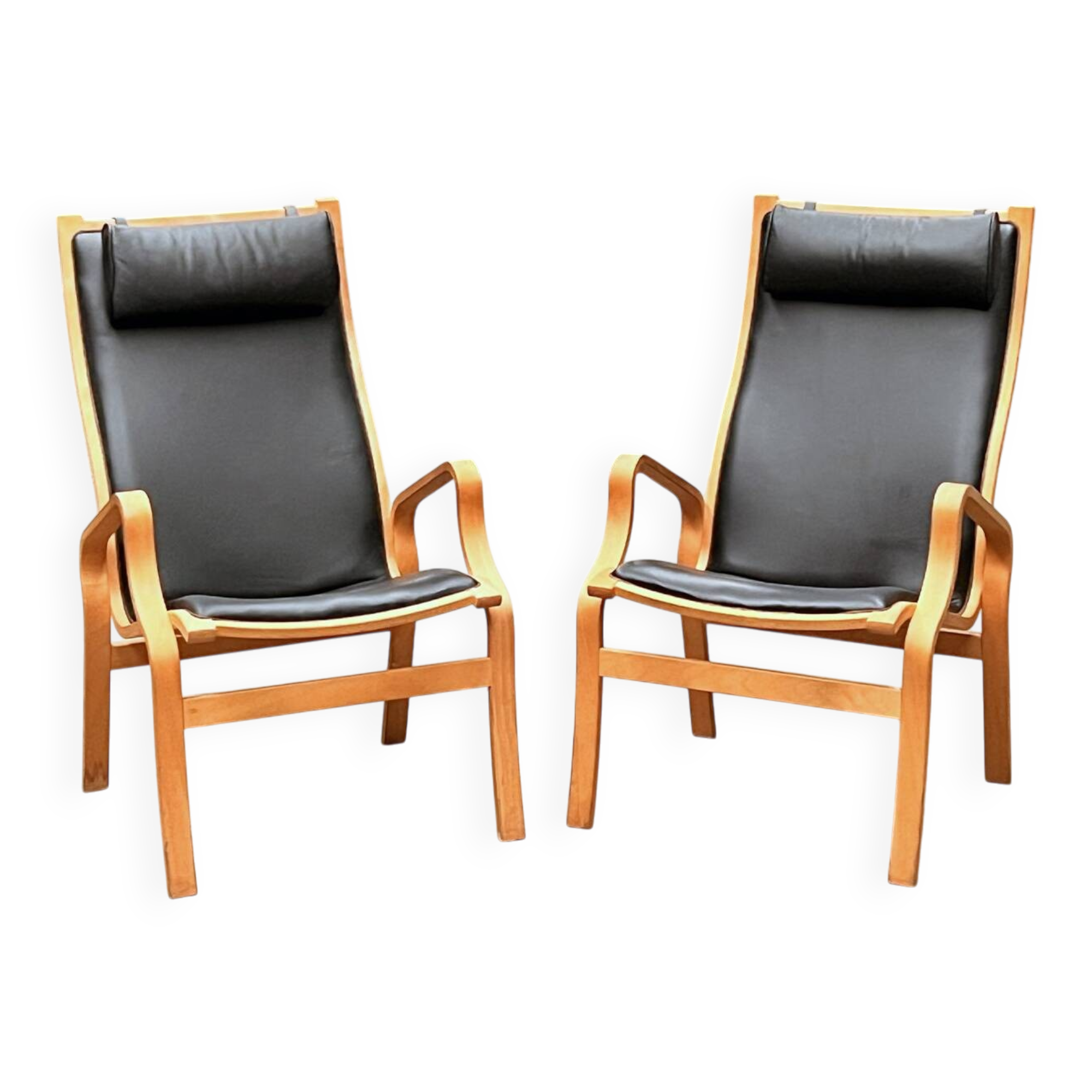 Pair of lounge chairs