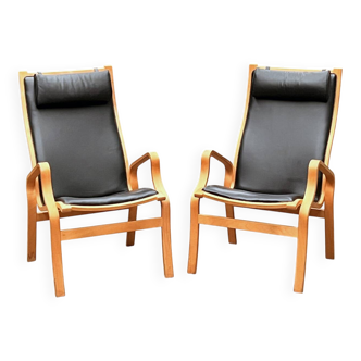 Pair of lounge chairs