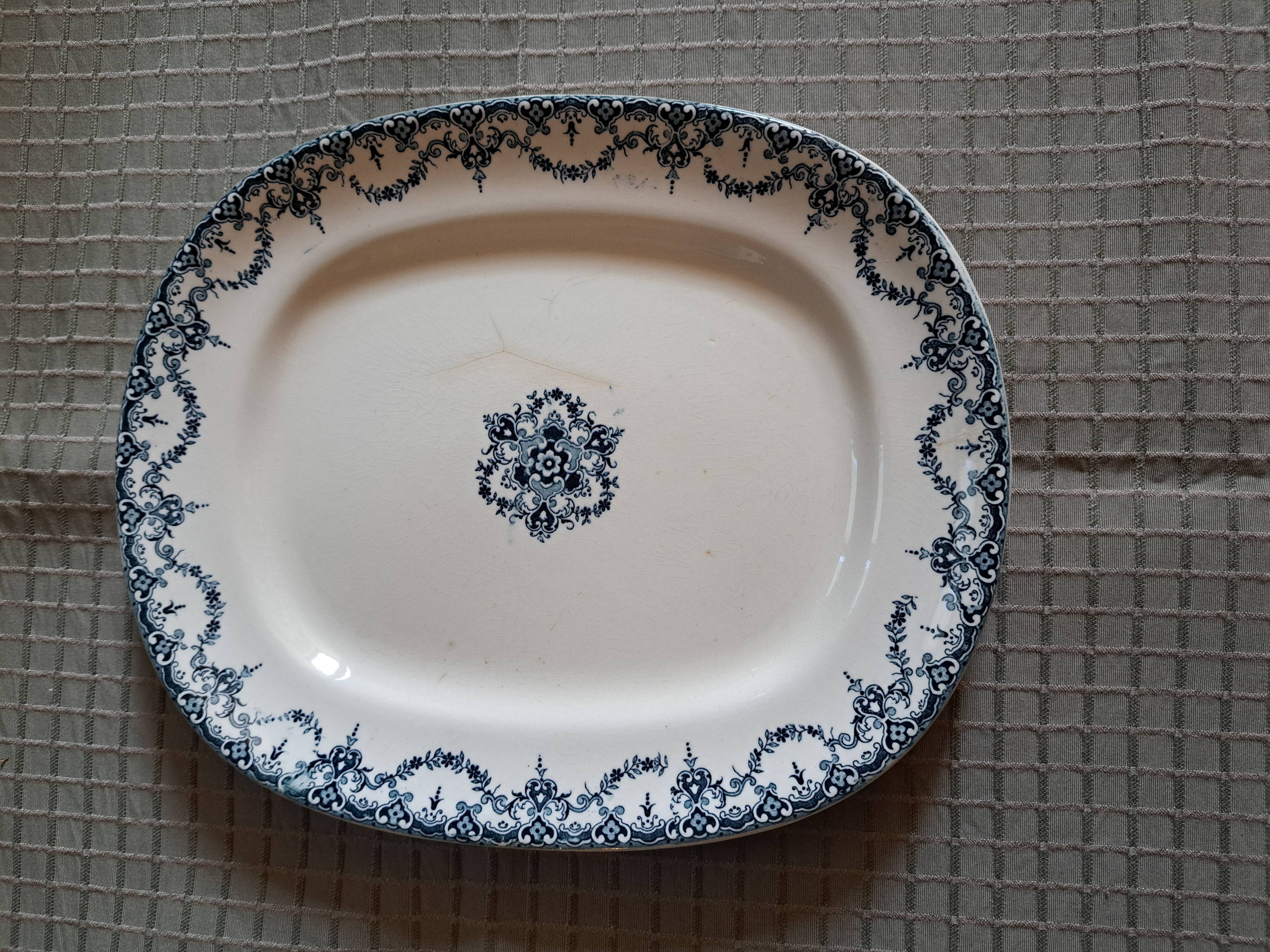 Rectangular iron earth dish French English Company