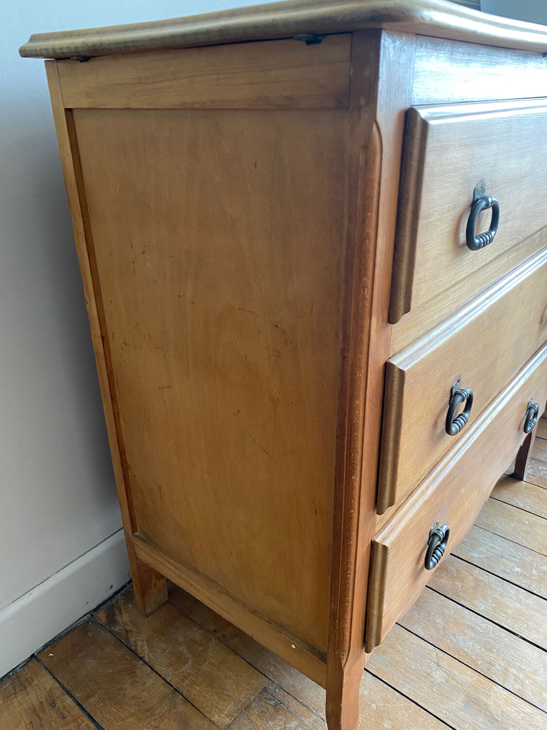 Vintage wooden chest of drawers