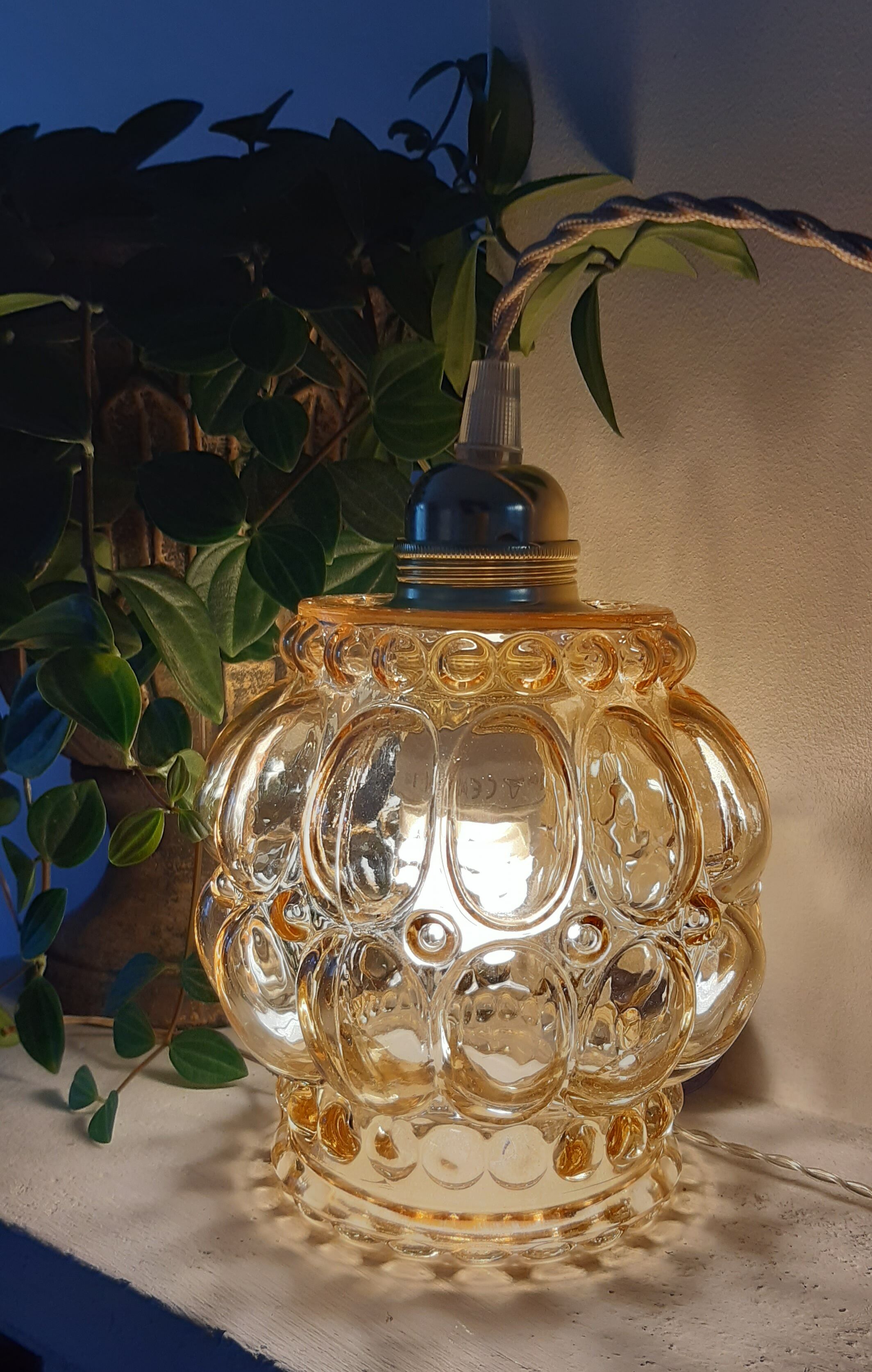 Suspension baladeuse en verre ambré