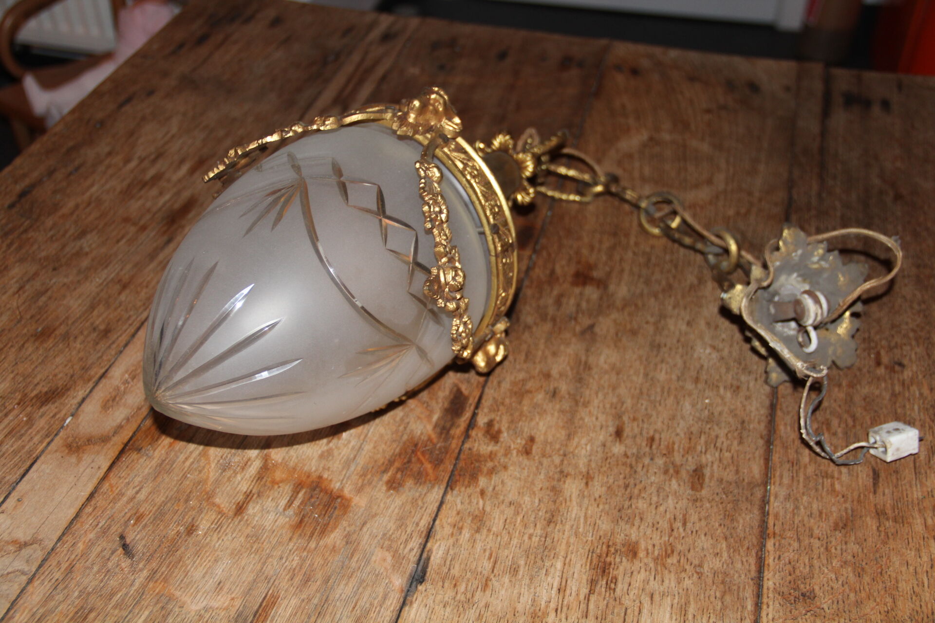 Shell chandelier 1900, frosted glass engraved and bronze