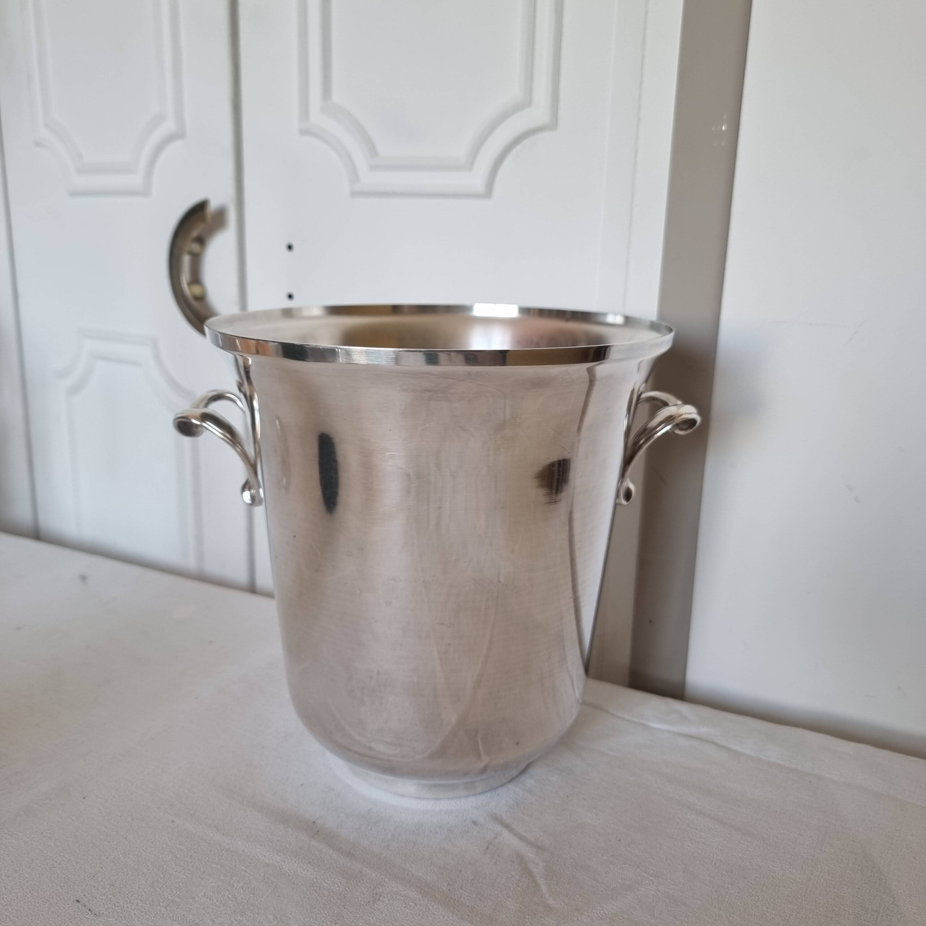 Elegant 1960s Art Deco silver-plated champagne bucket