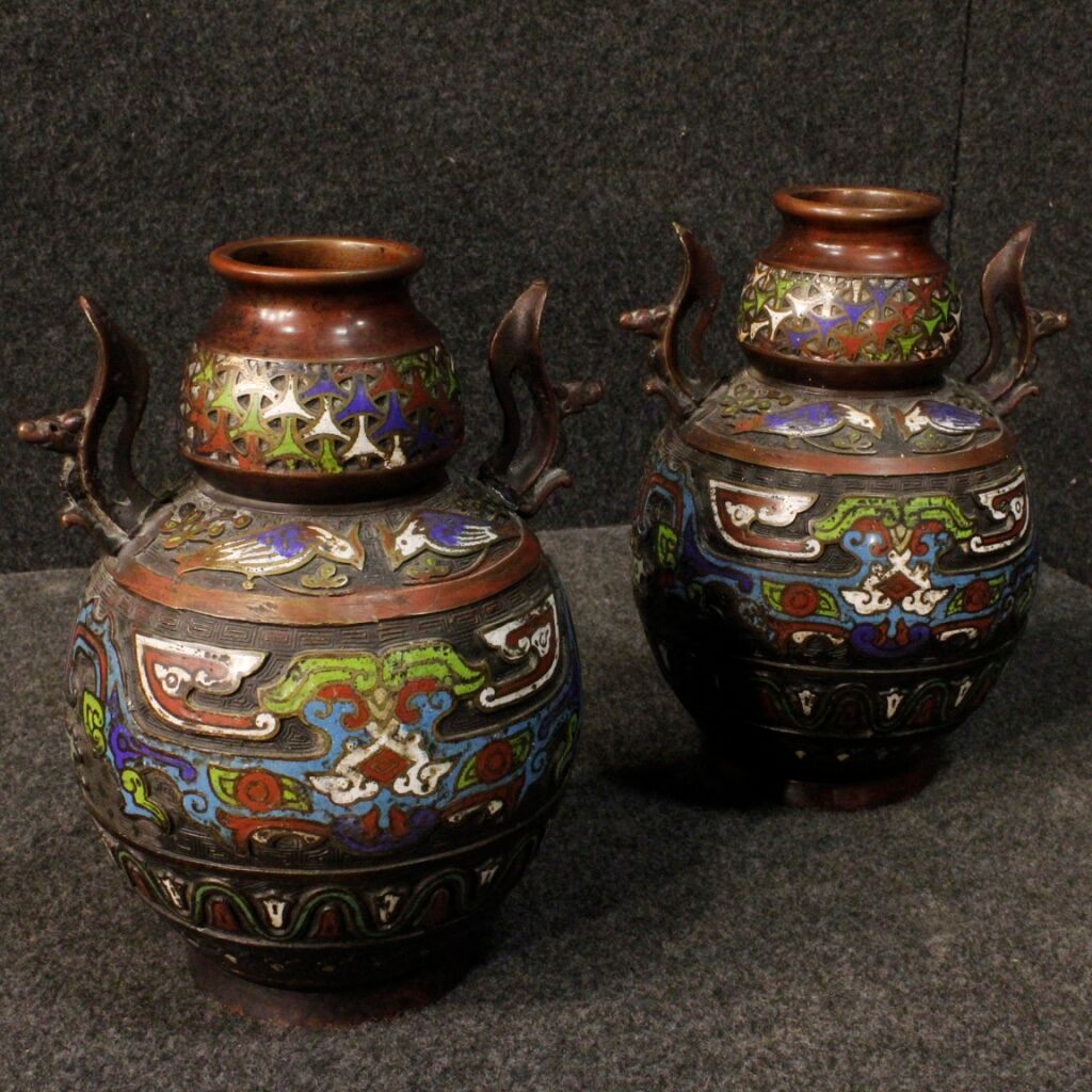Pair of oriental metal vases from XXth century