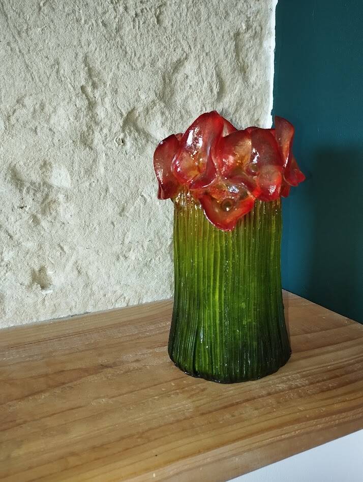 Pair of vintage bakelite vases resembling tulips – 1940s/50s