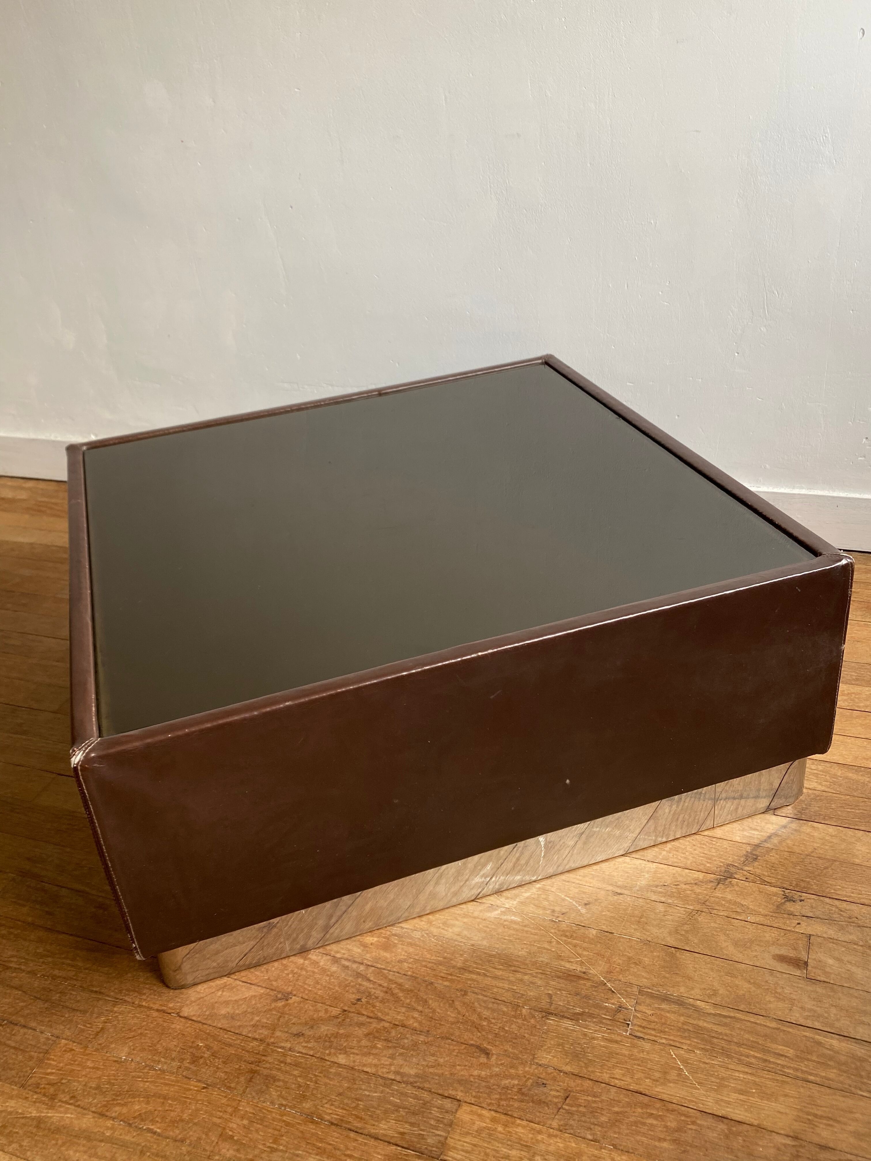 Table basse cuir chocolat vintage 1970