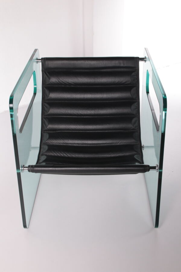 Fauteuil en cuir noir par Giovanni Tommaso Garattoni Italie verre et cuir noir