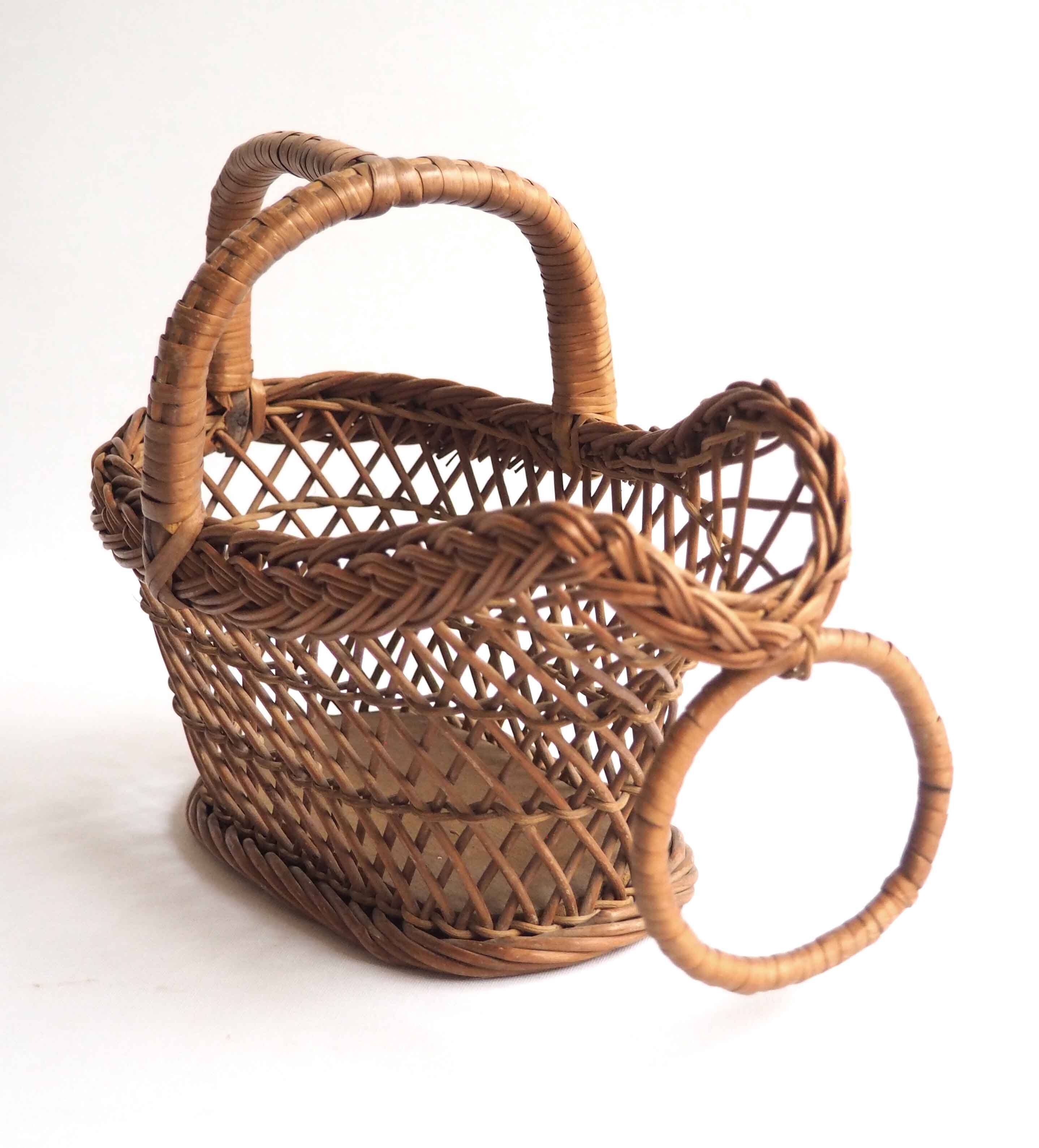 Rattan bottle holder