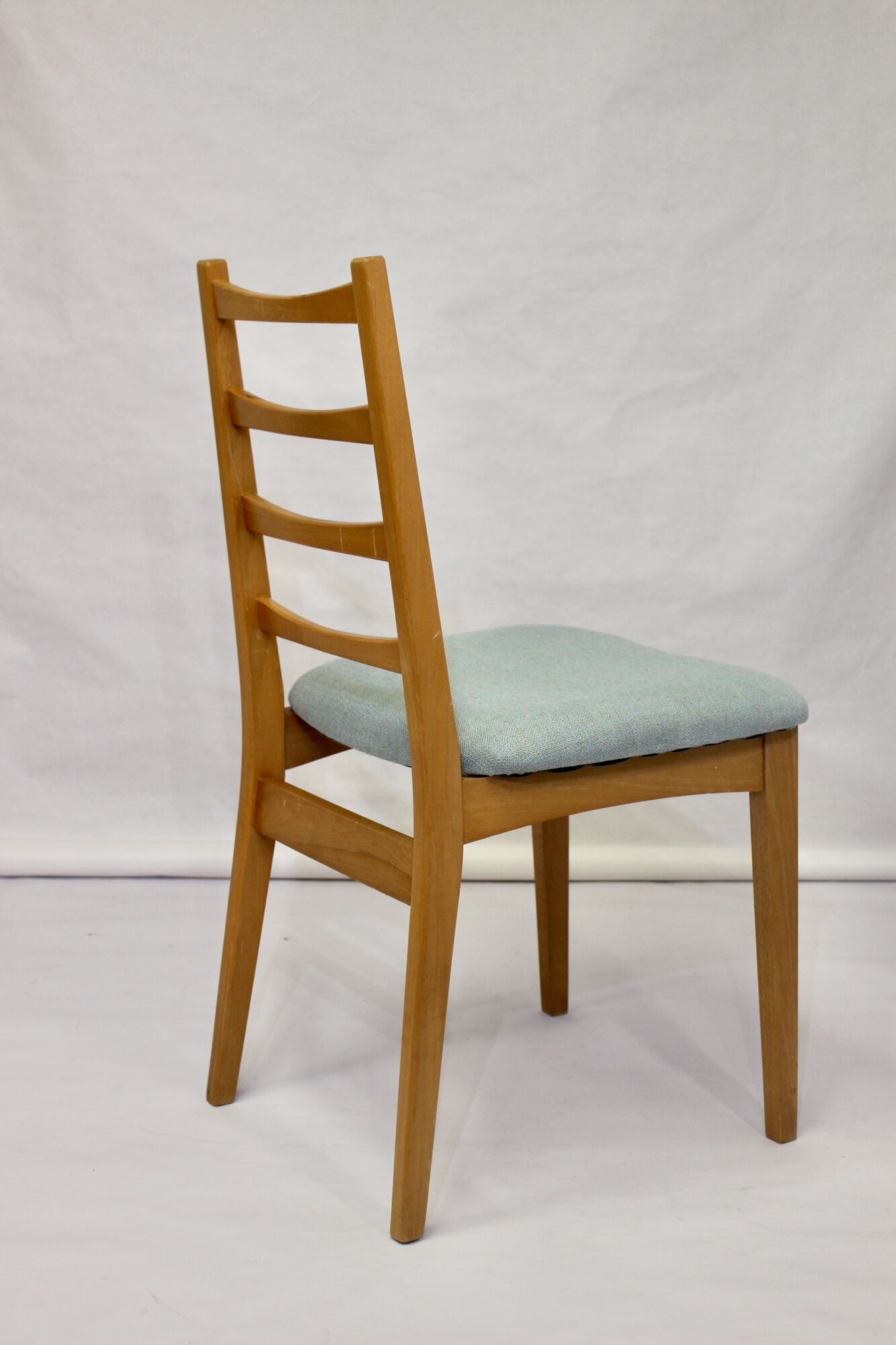 Set of 4 year old Scandinavian chairs restored fabric Edition Lelievre .