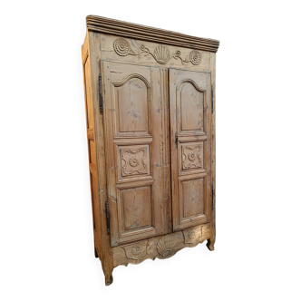 Armoire en sapin art populaire
