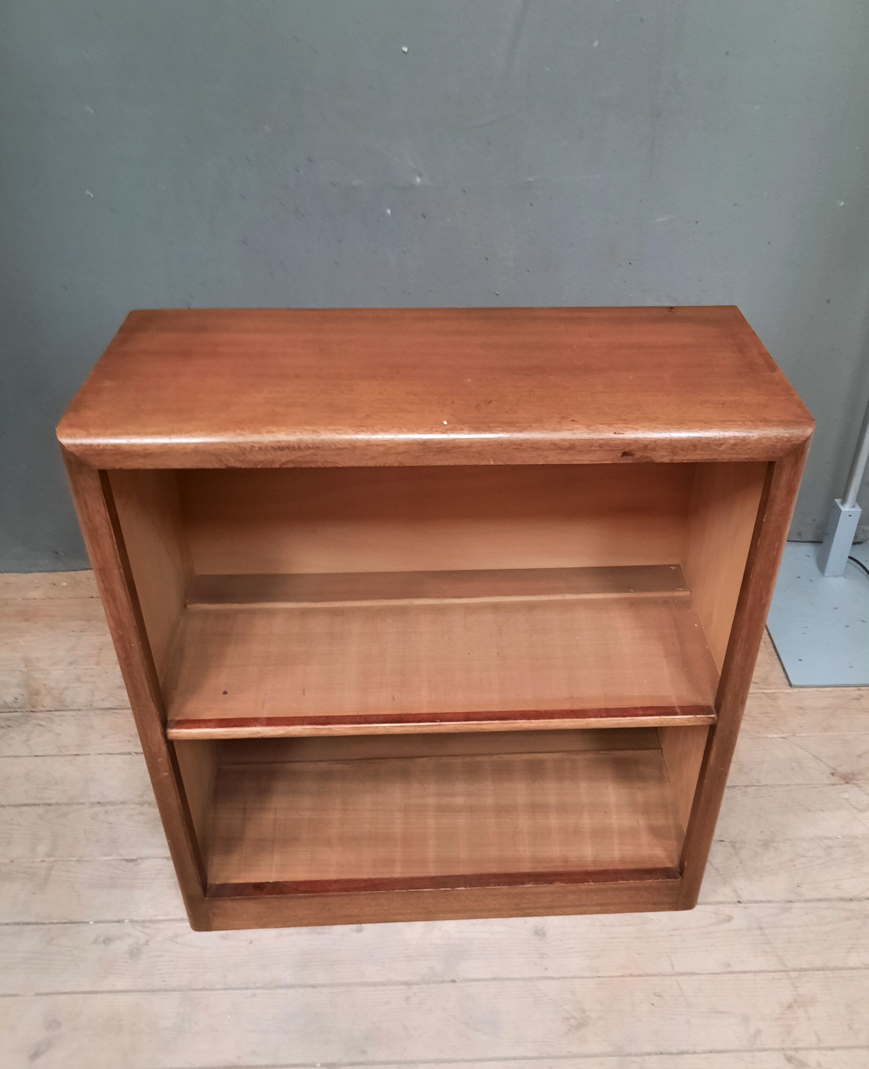 Floor on feet from the 1930s