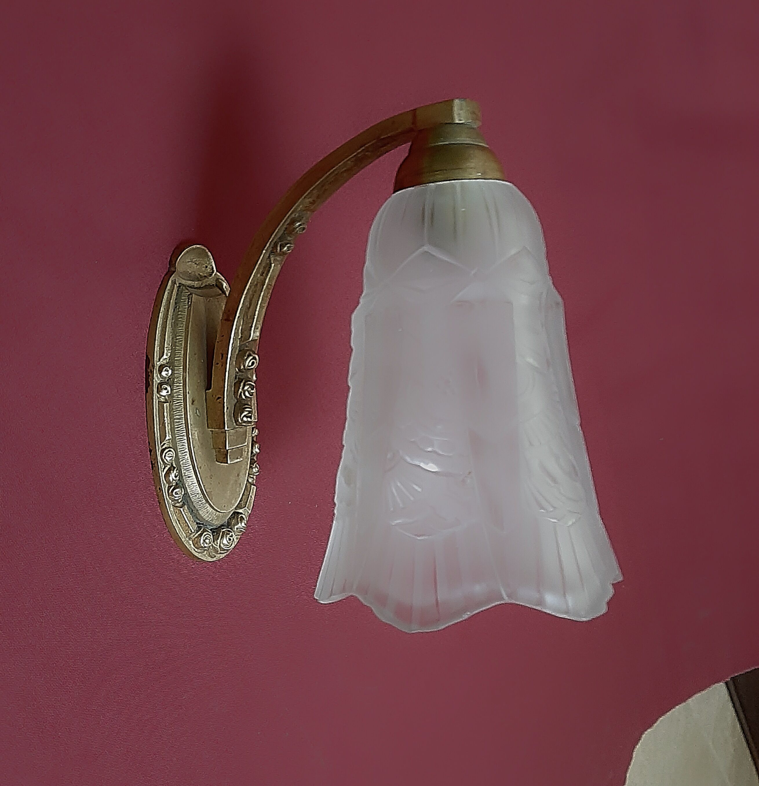 Art deco period wall lamp, tulip signed maynadier