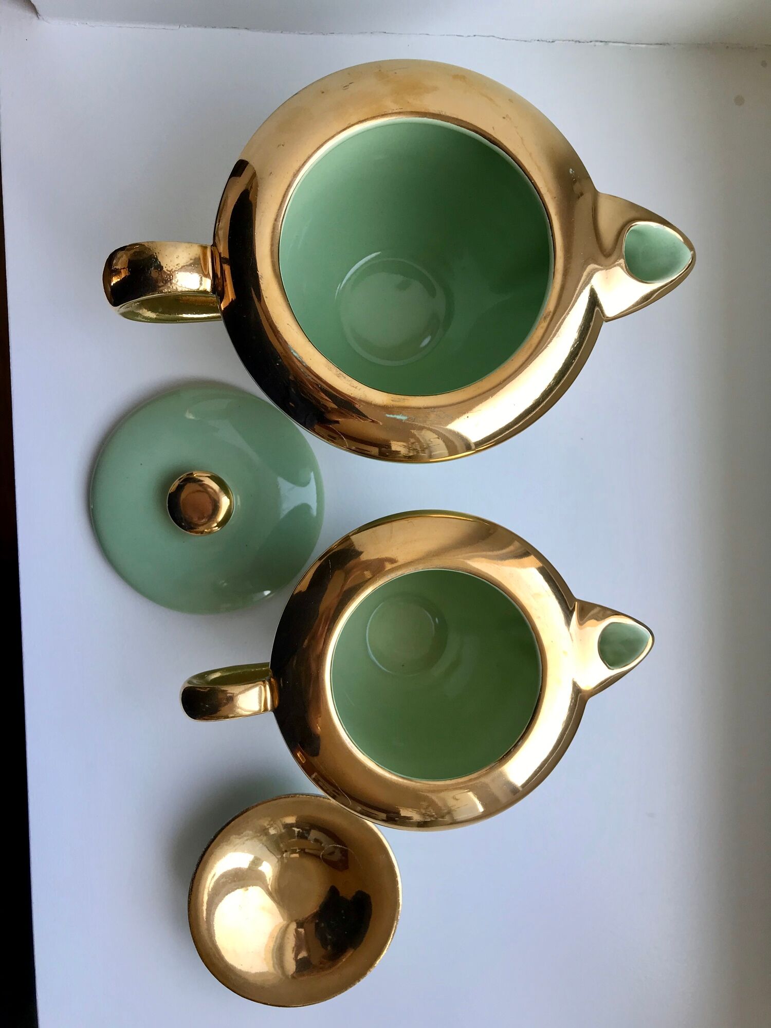 Duo of teapot and green milk pot sage 50s