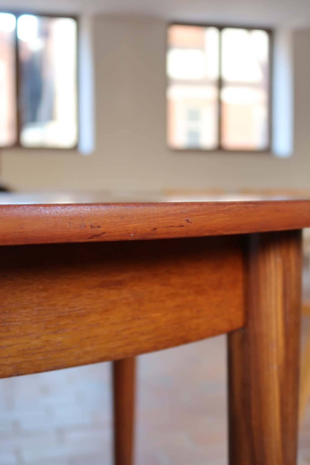 Scandinavian round table