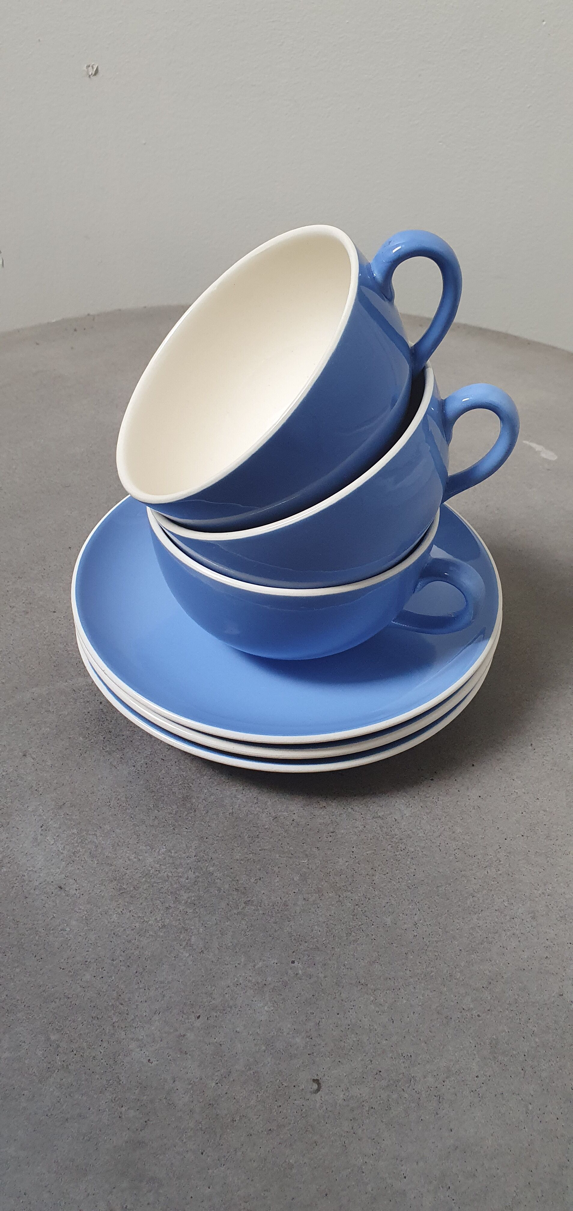 Saucers and cups