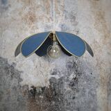 Suspension fleur 6 pétales structure métal, lin bleu ardoise