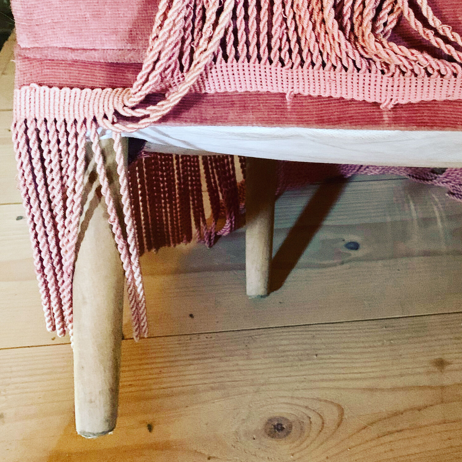 Fauteuil crapaud en velours rose