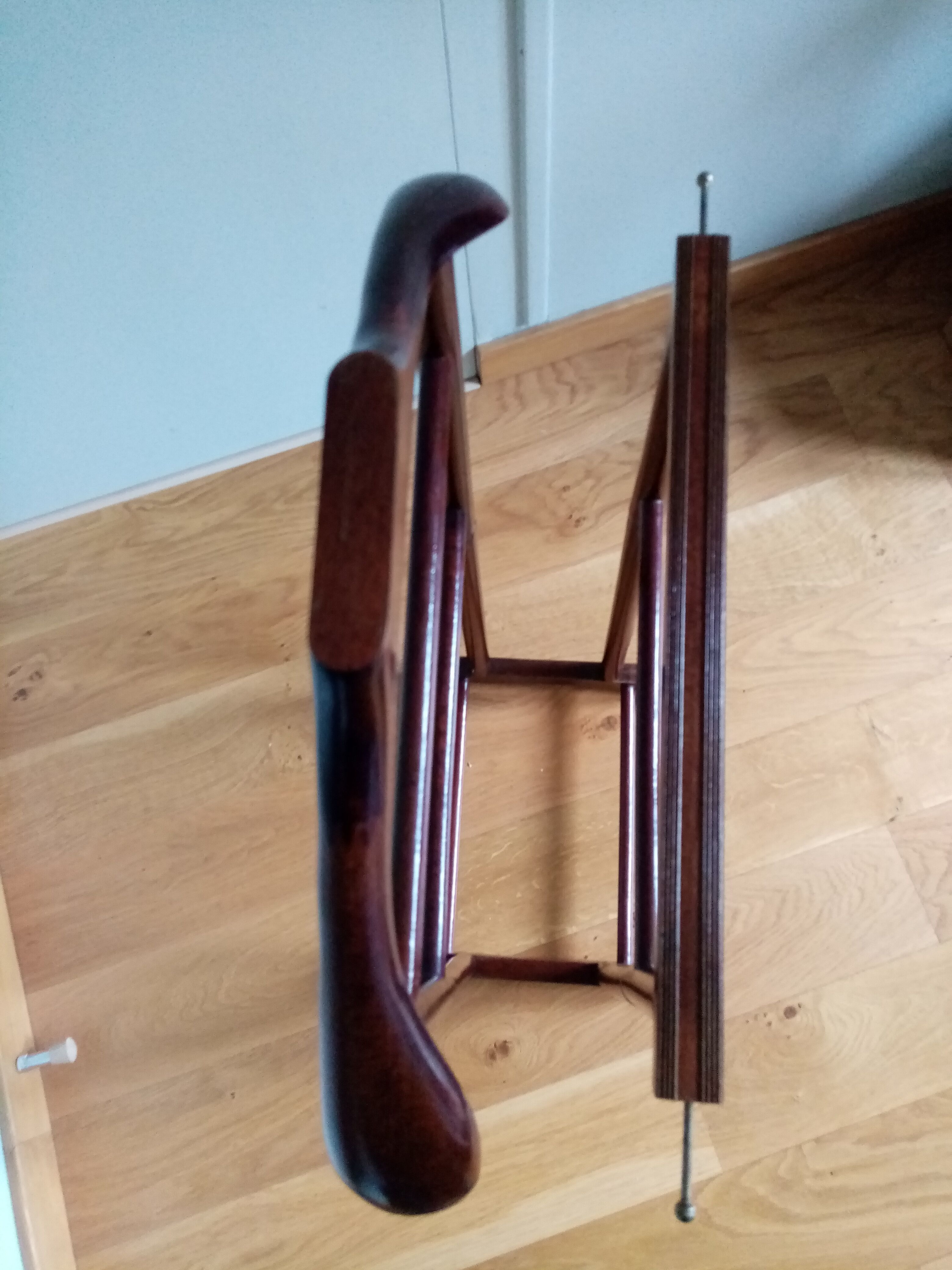 Double-wearing wooden valet for clothing