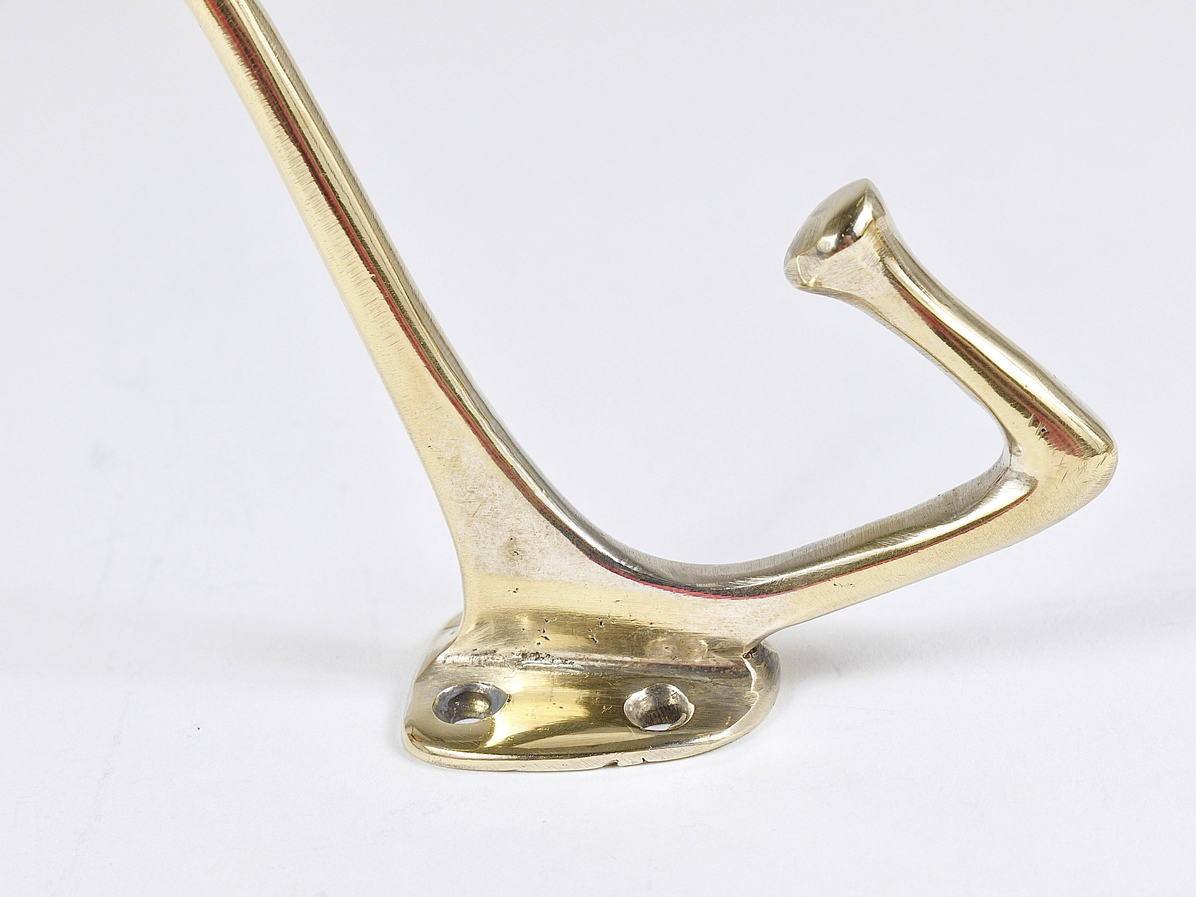 Jusqu'à 6 crochets muraux en nickel et laiton Art Nouveau Adolf Loos Café Capua Vienne, années 1900