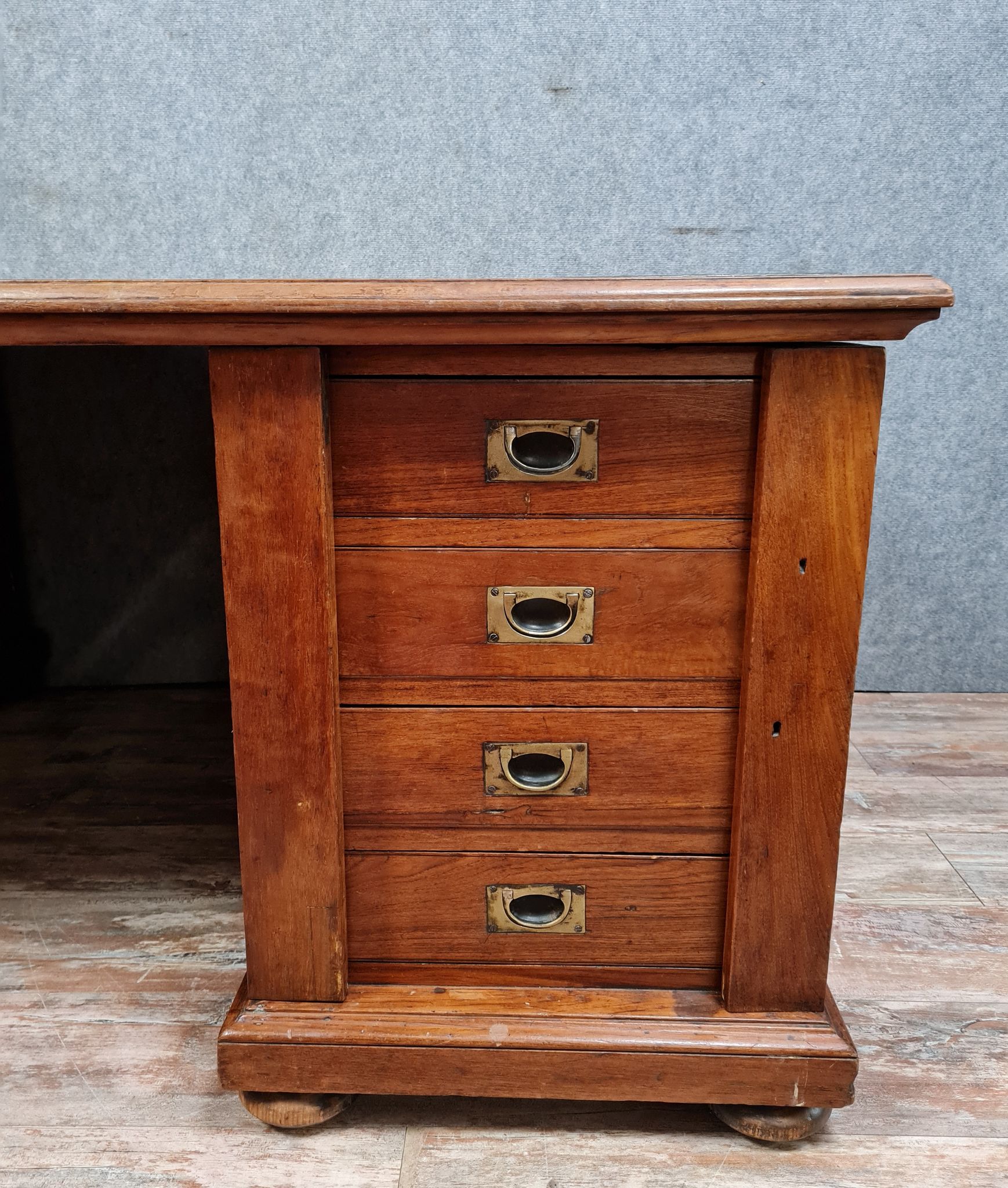 Trade furniture: double-sided desk in oak stained Napoleon III era around 1880