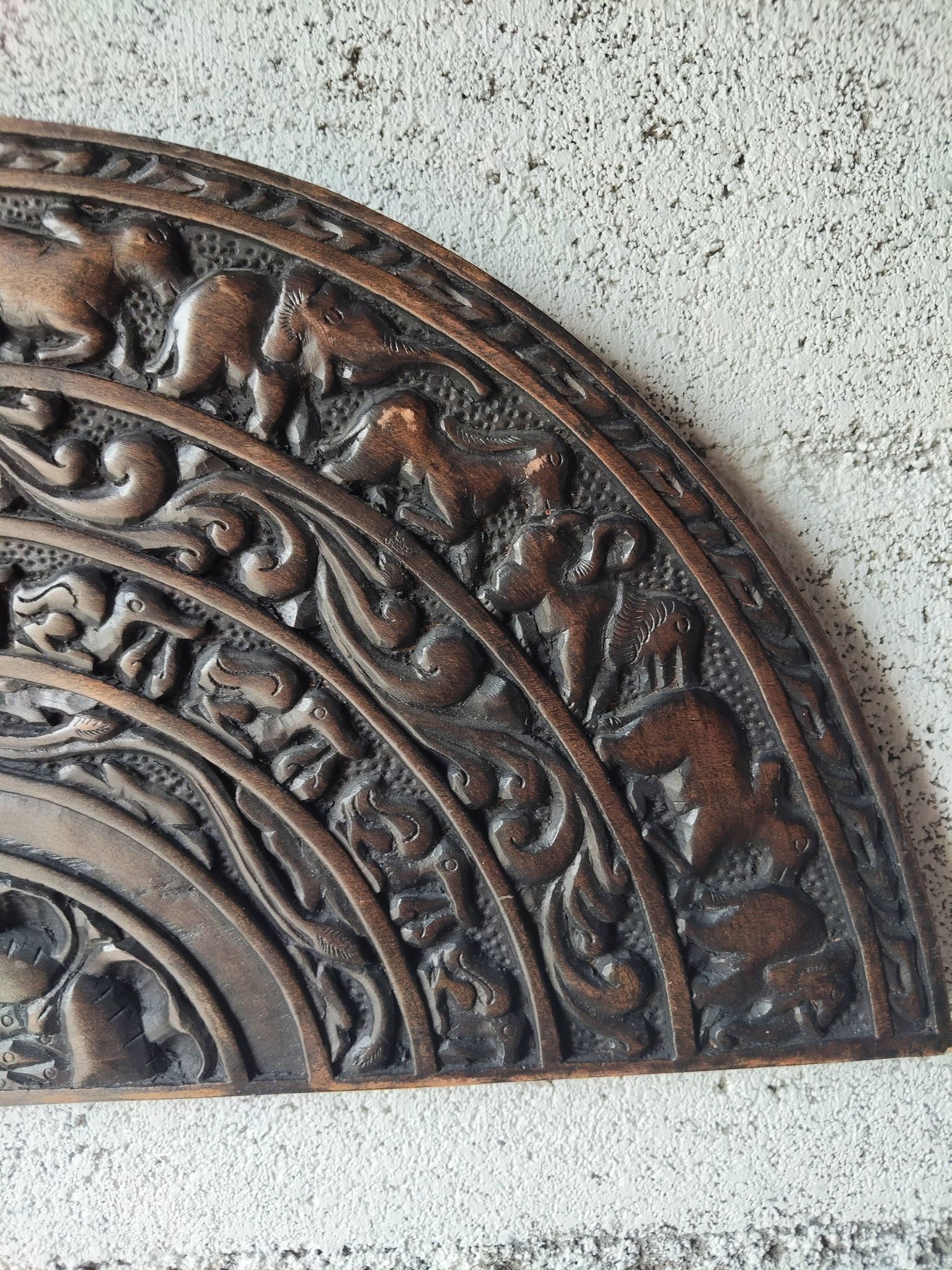 Carved wooden fronton mural – Asian craftsmanship
