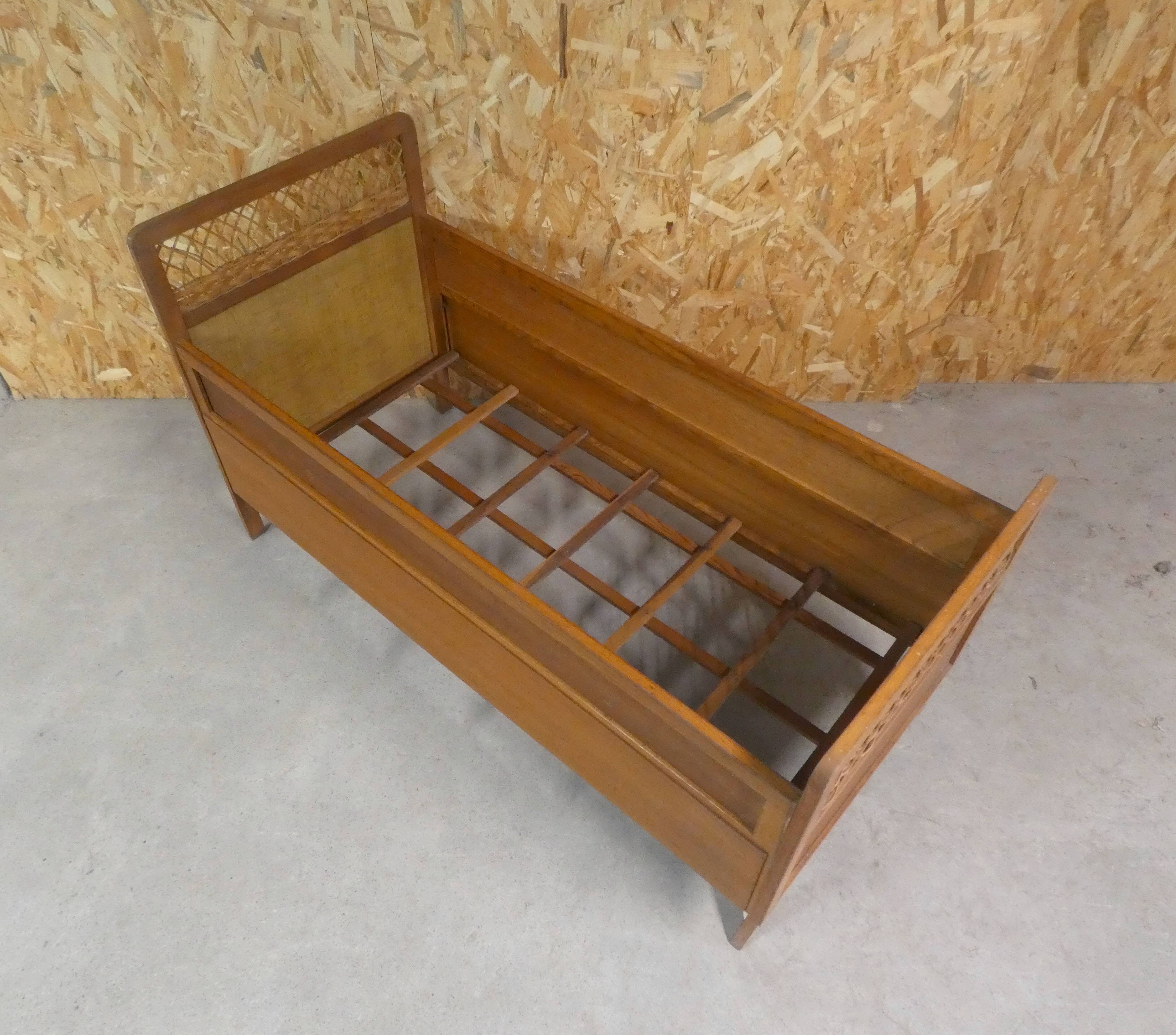 Vintage rattan and wood bed for children's compass feet