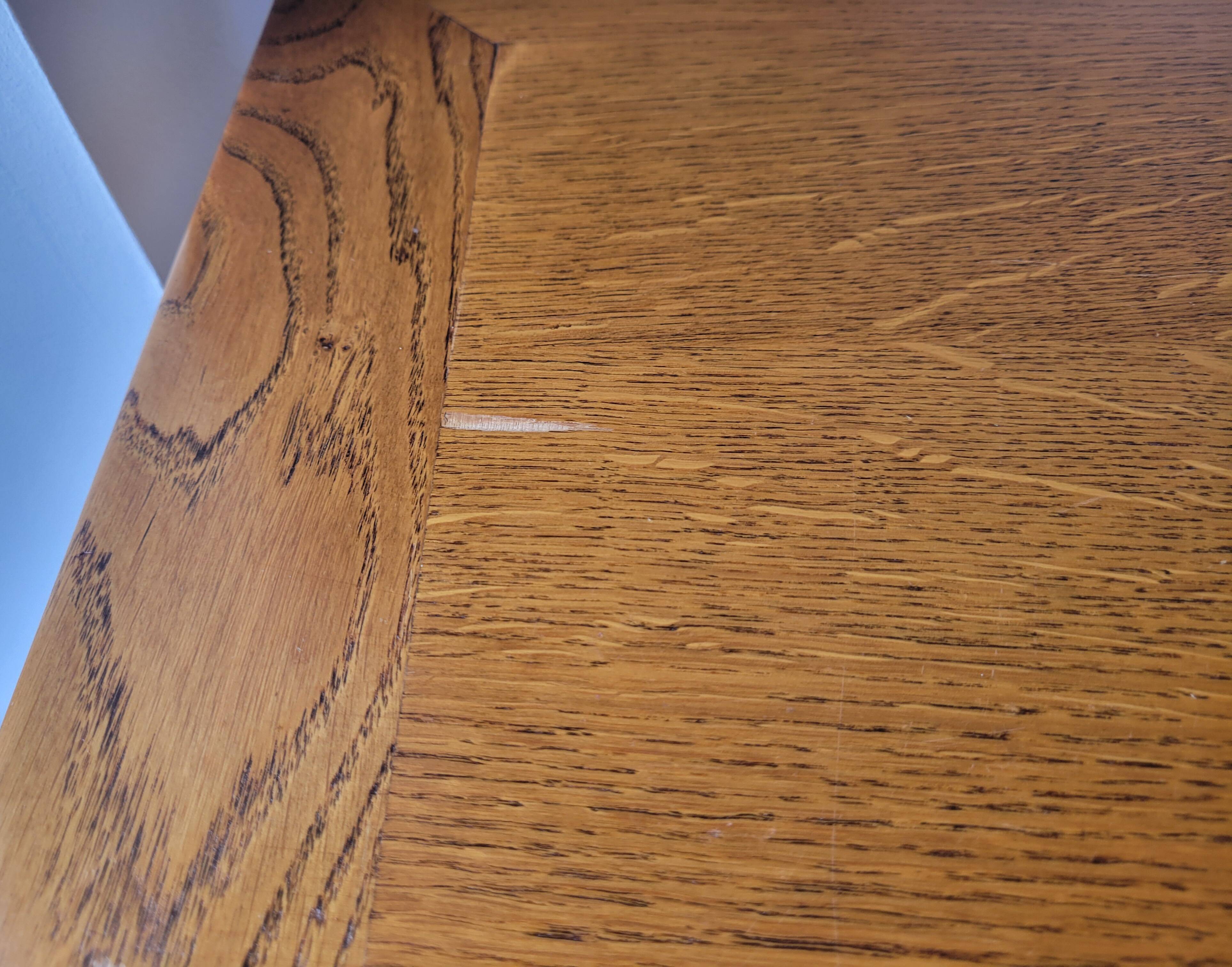 Table basse brutaliste en chêne clair