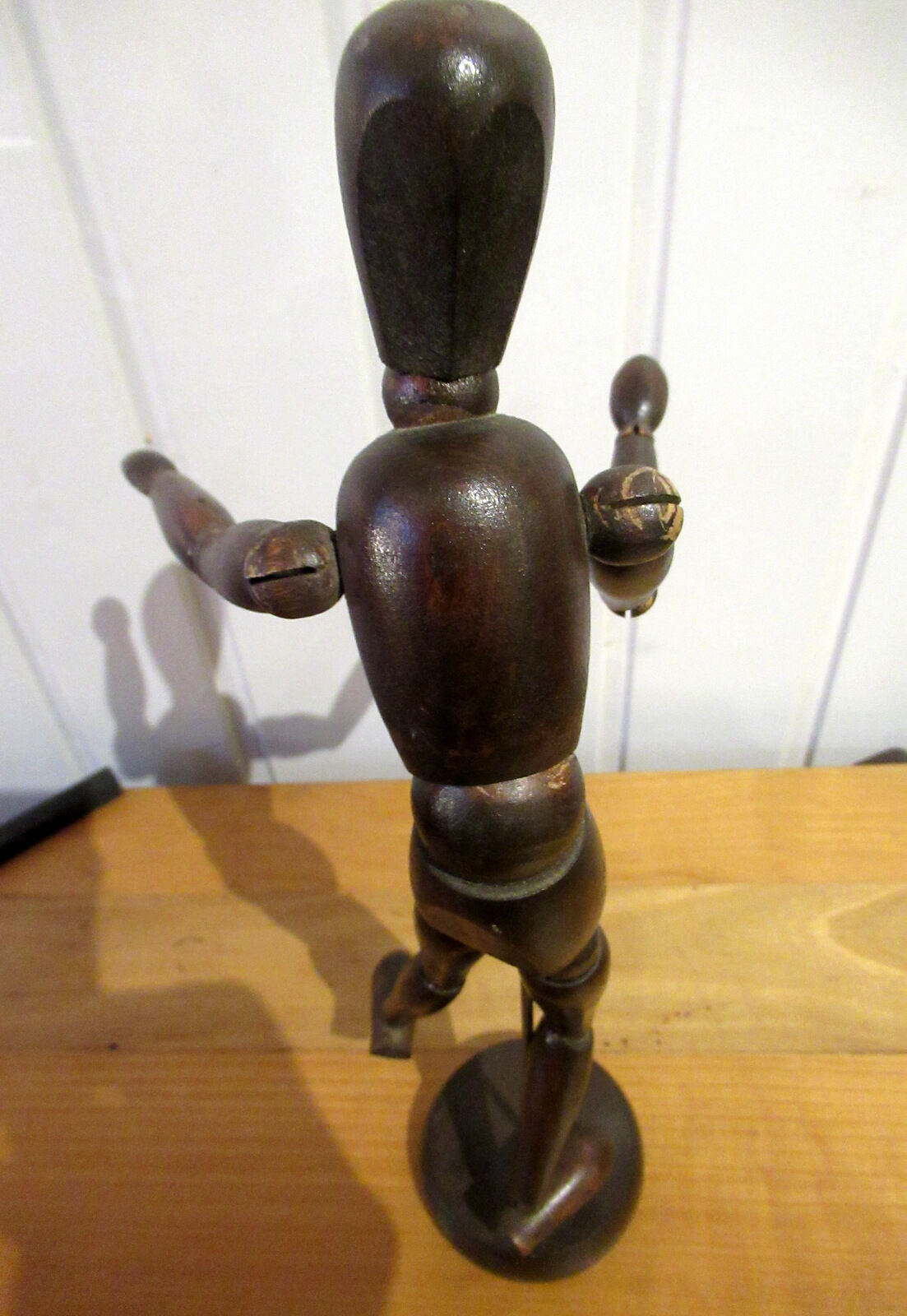 Articulated wooden mannequin