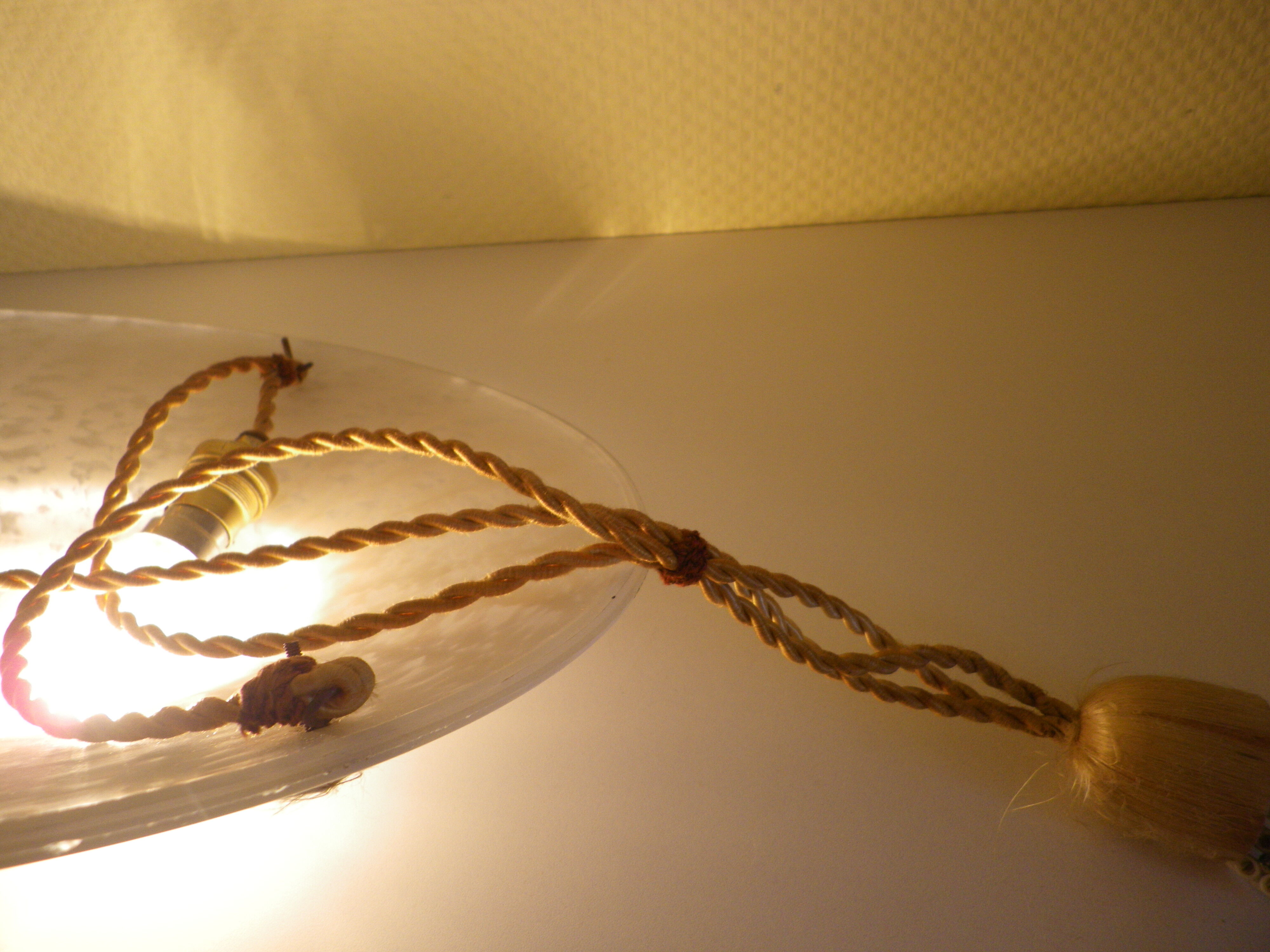 Suspension en opaline blanche  années 1940