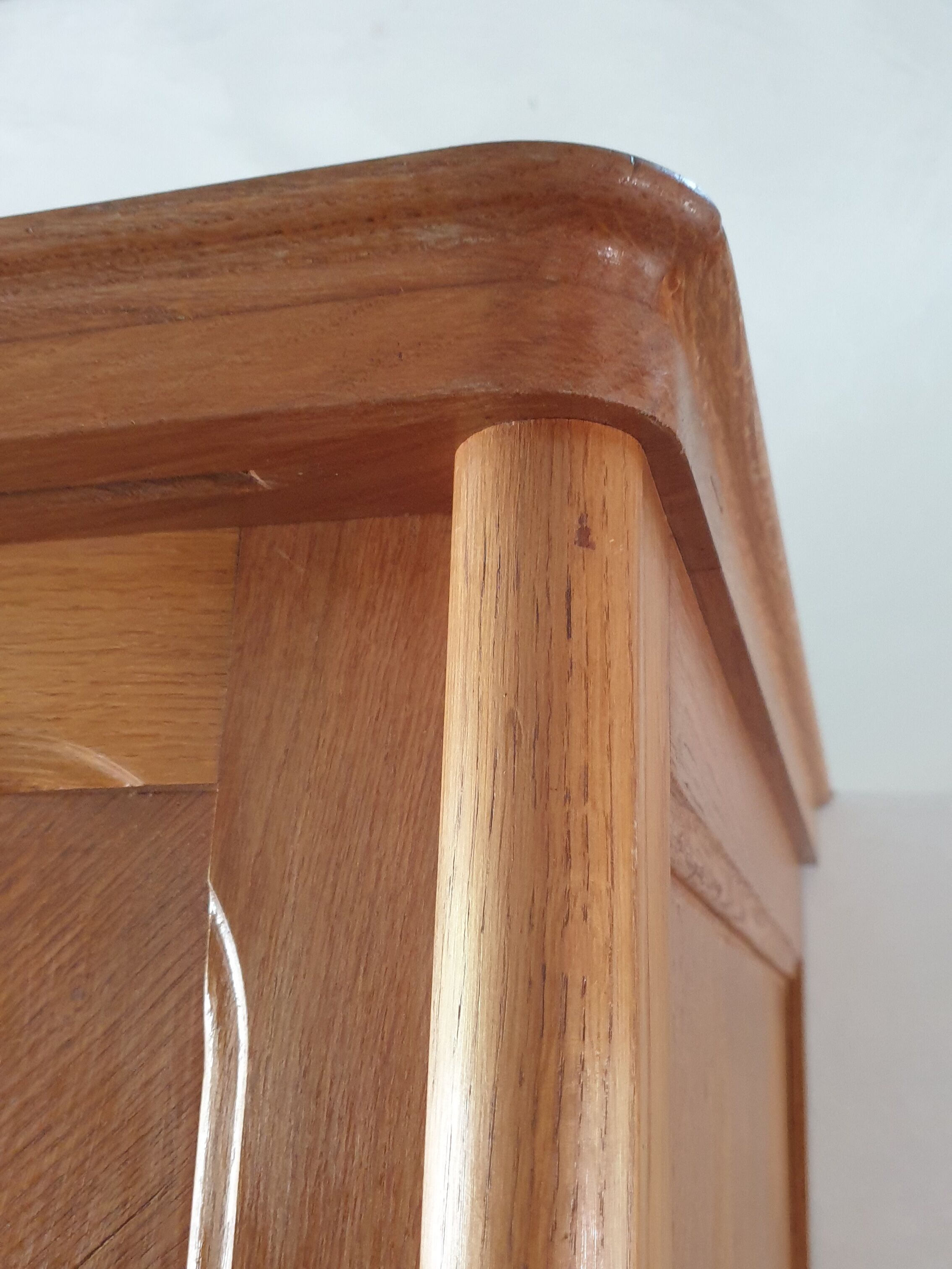 Parisian wardrobe with sliding doors