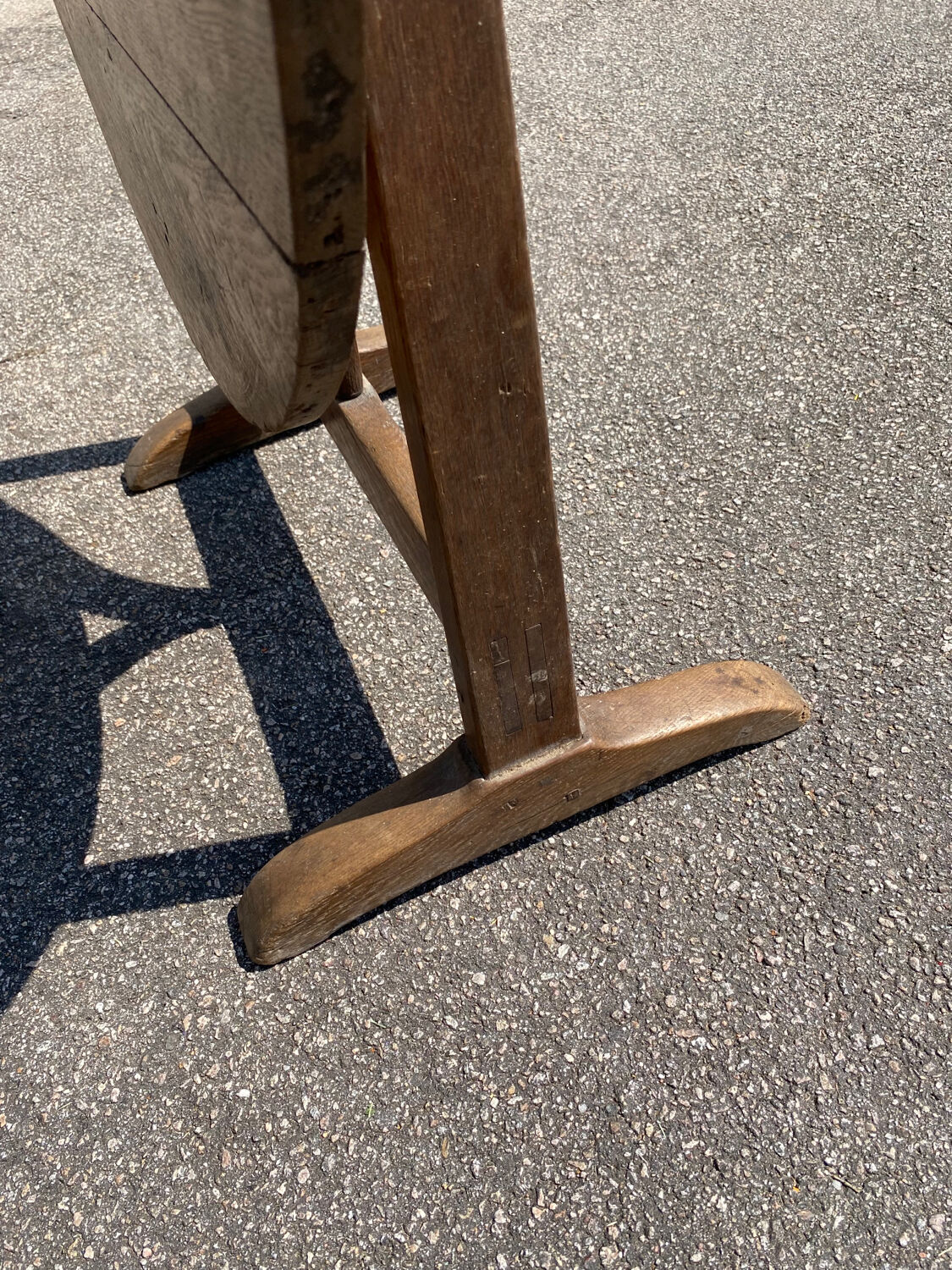 Oak winegrower's table