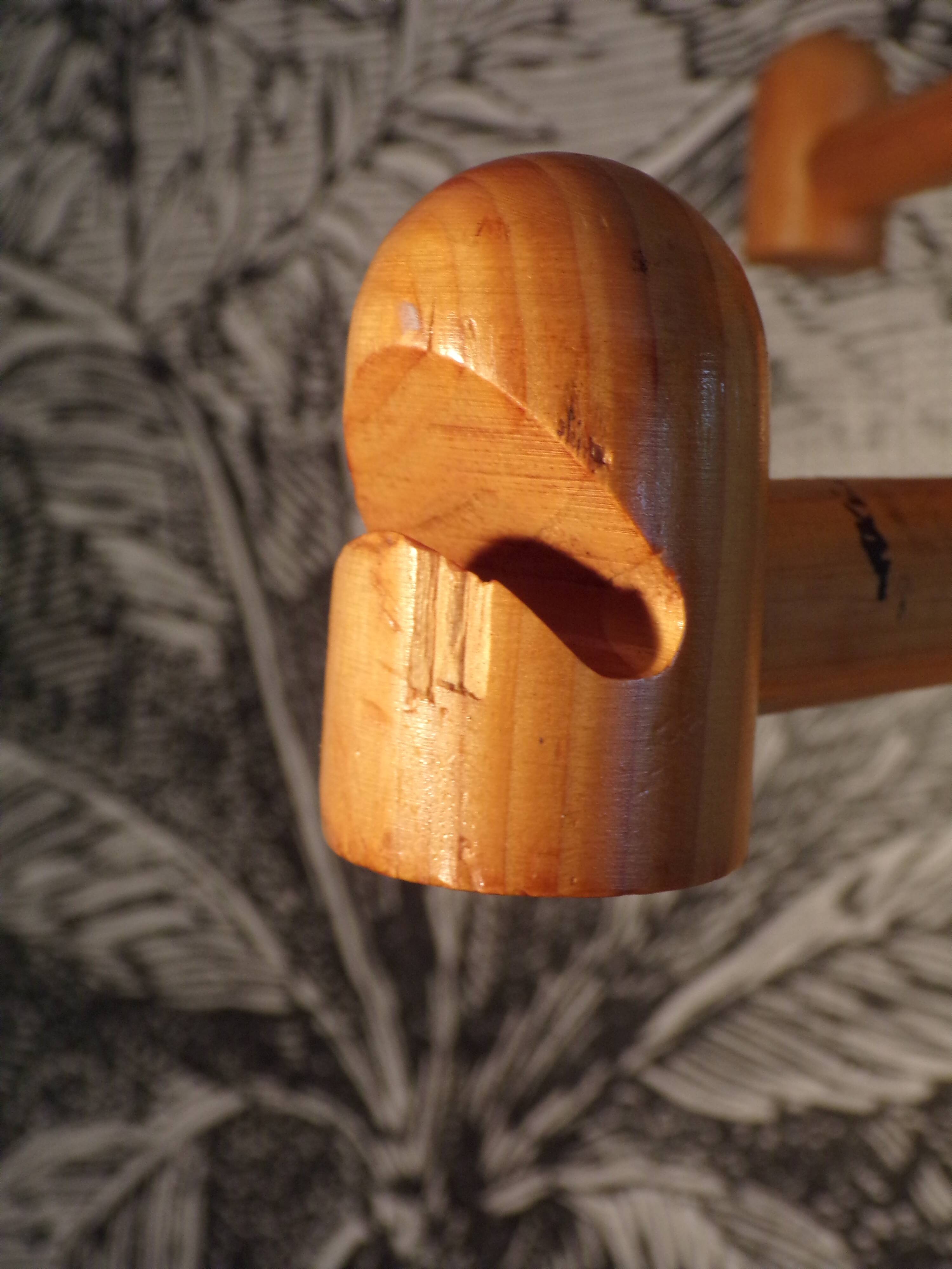 Parrot coat rack in pine 1980