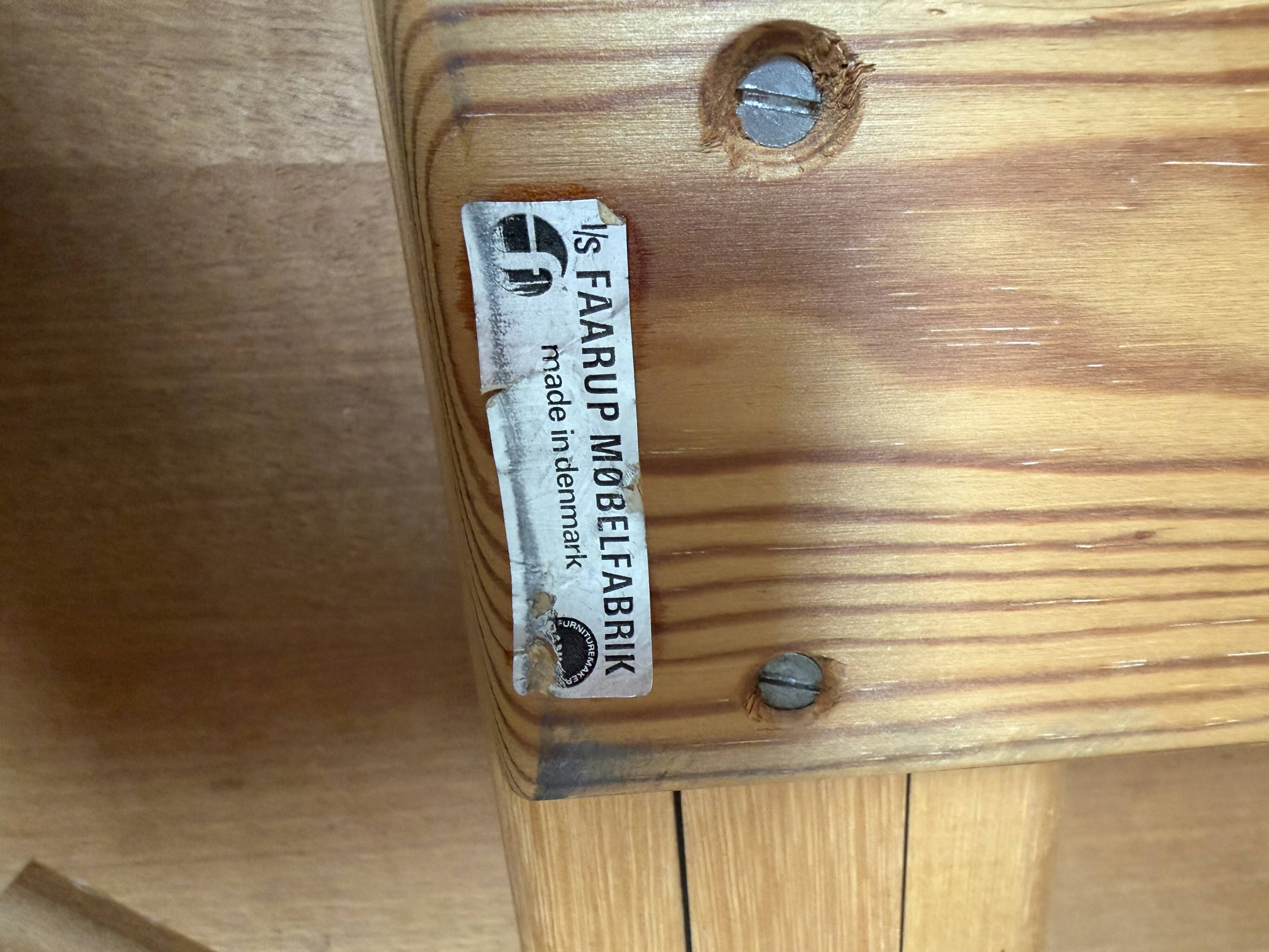 Scandinavian round table in rosewood by Ib Kofod Larsen