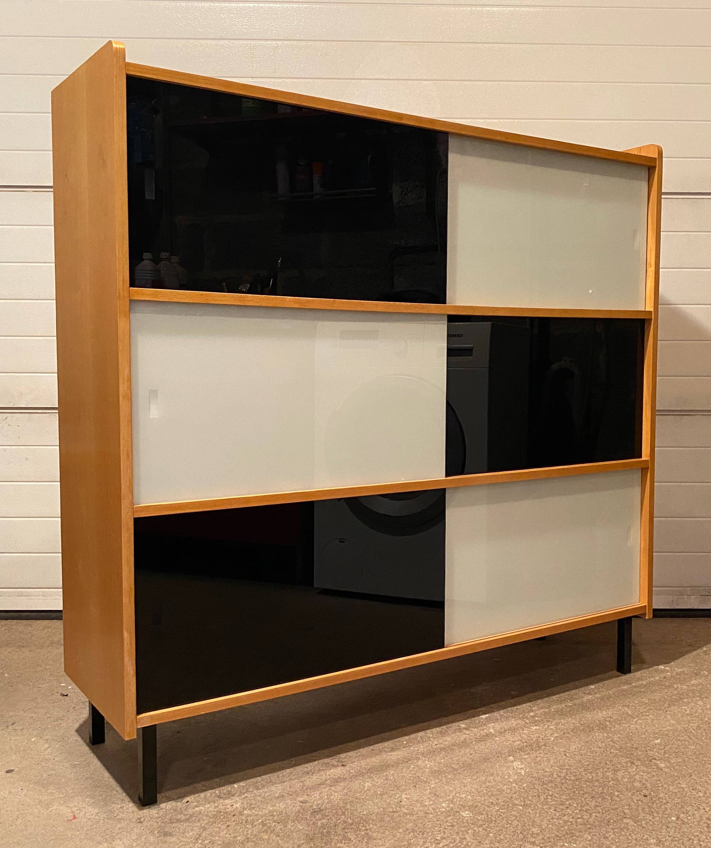 Vintage bookcase/display cabinet
