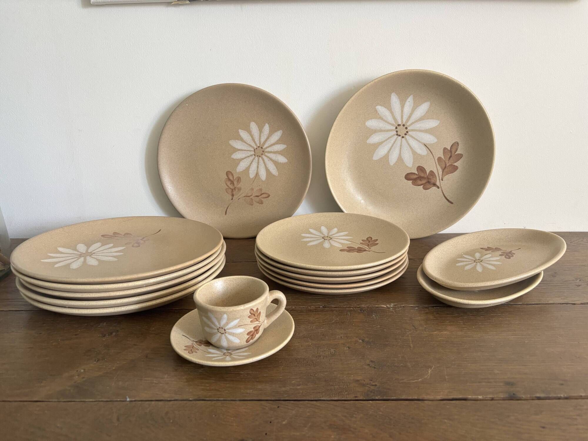 Vintage Autumn tableware from Saint-Amand – 16 pieces