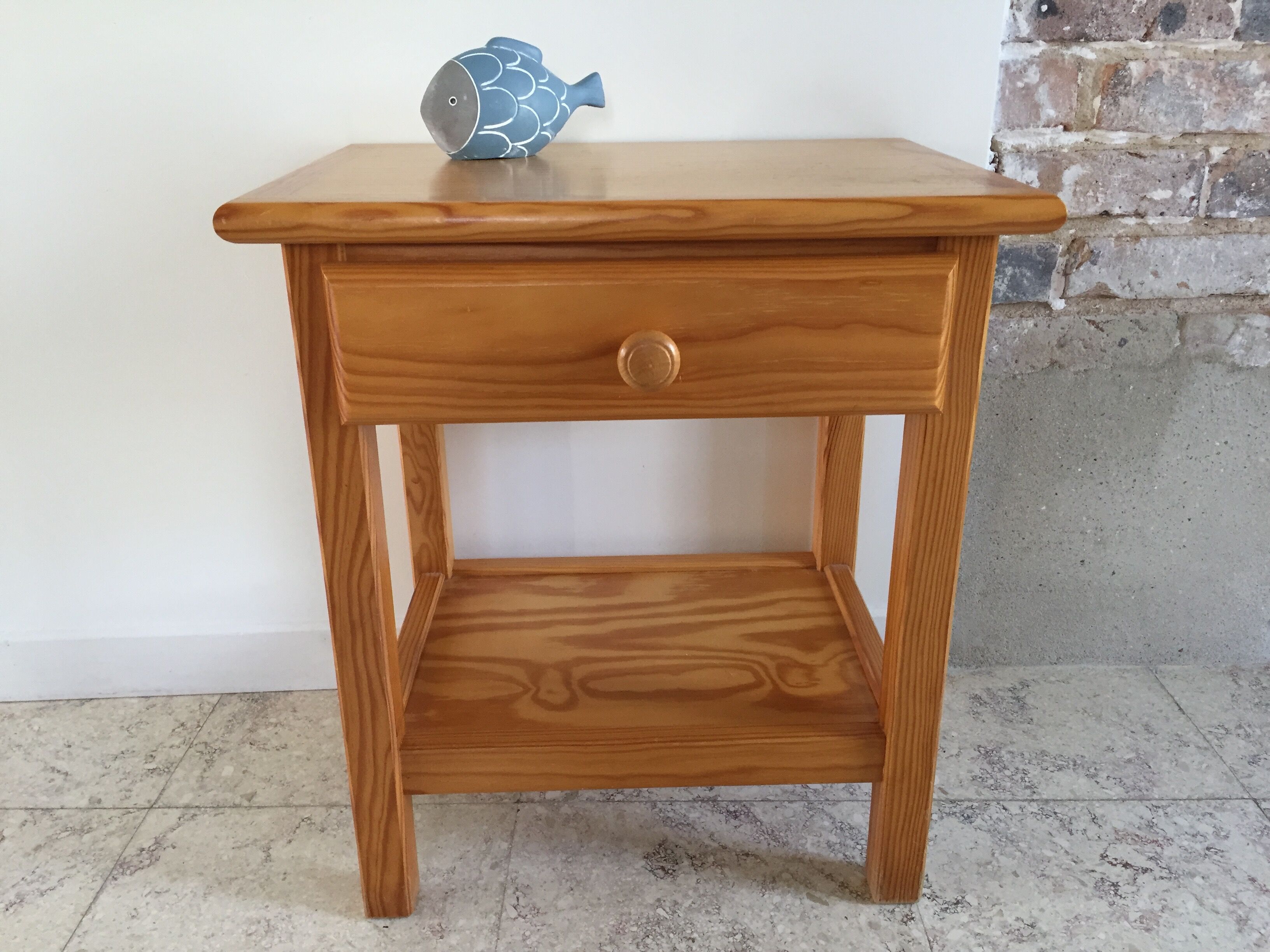 Table de chevet vintage en pin massif