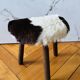 Petit tabouret tripode peau de vache