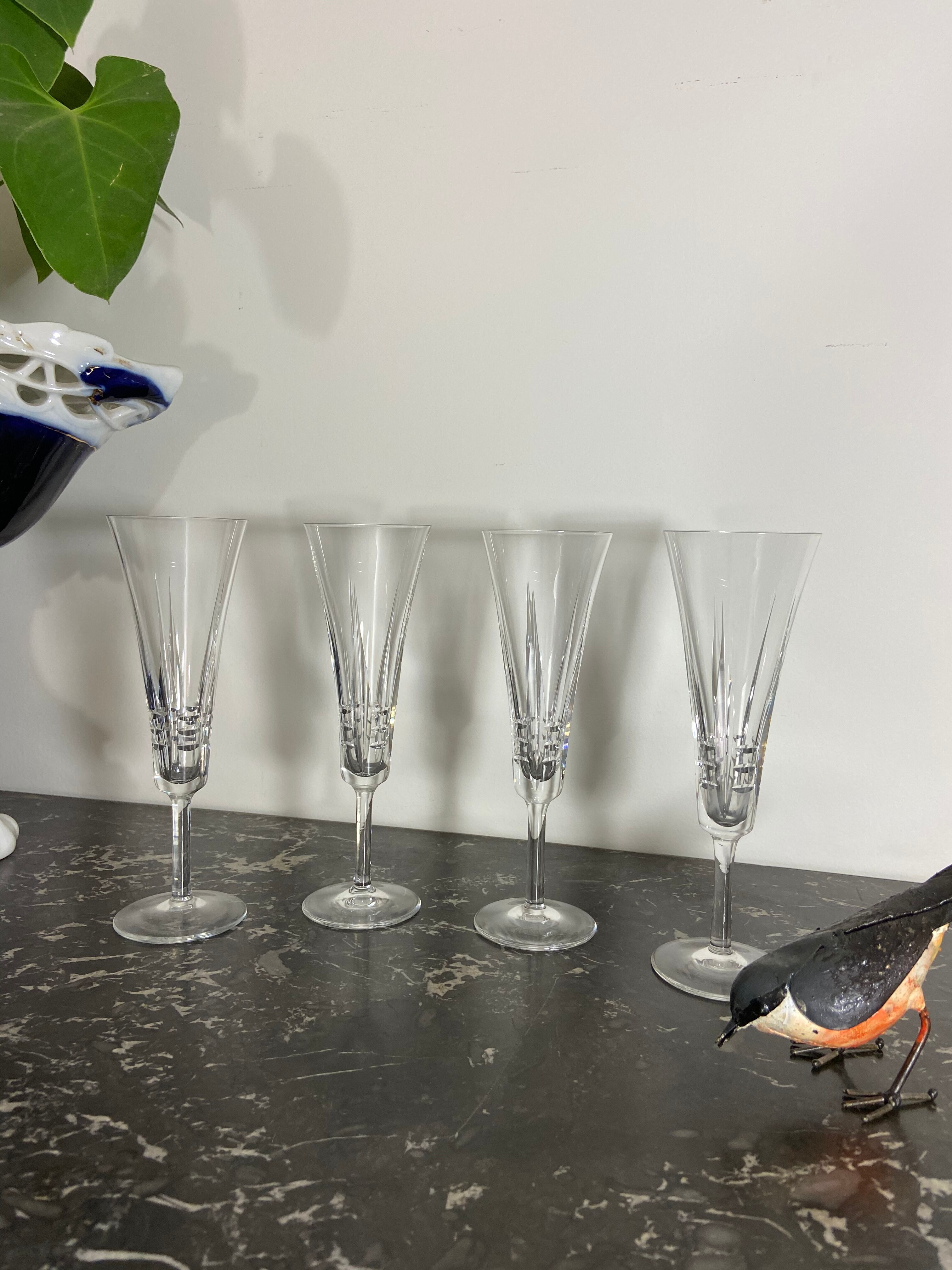 Series of 4 vintage crystal champagne flutes