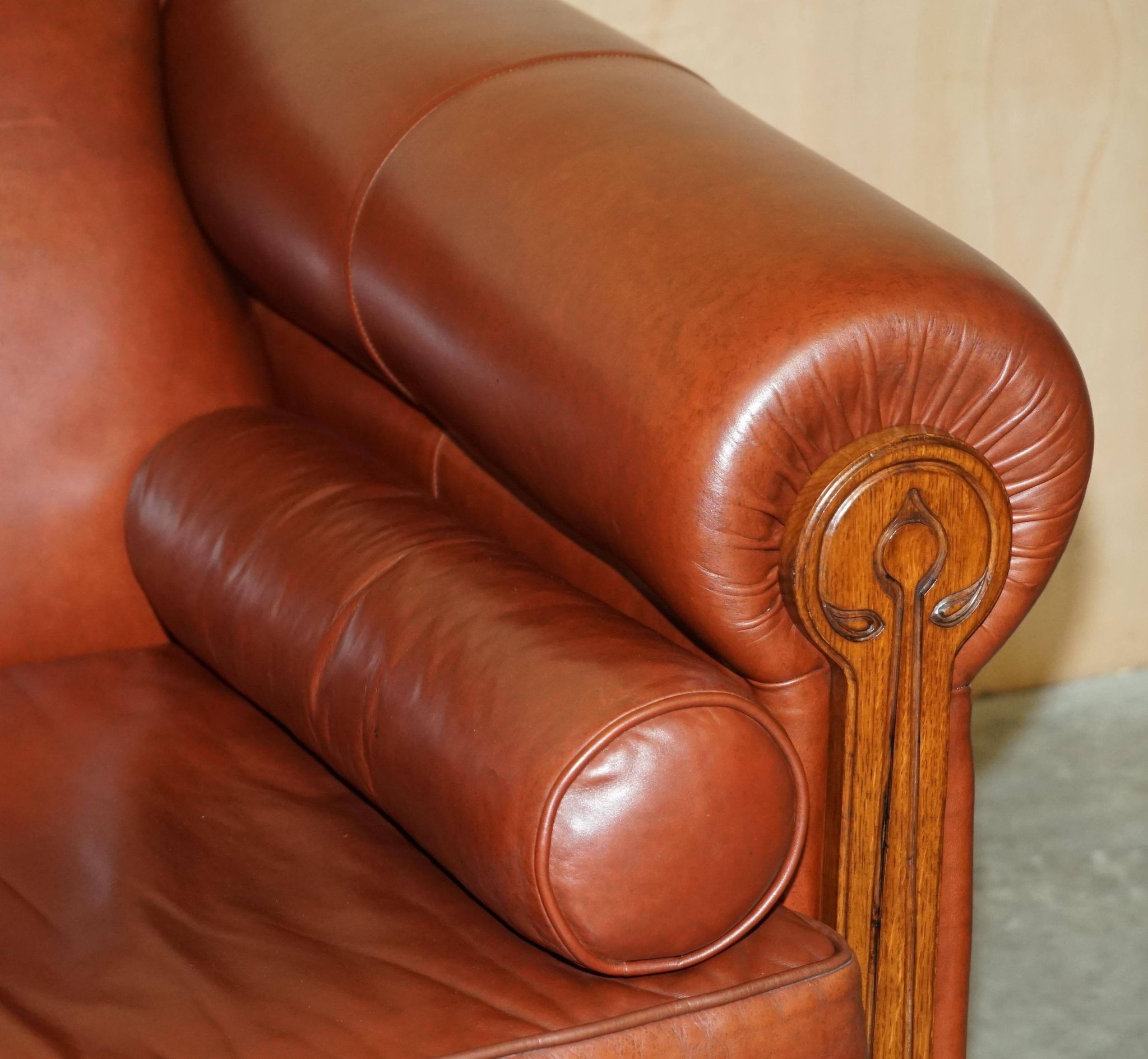 Vintage leather canapé in Art Nouveau style