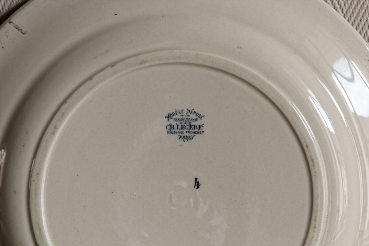 Set of 5 iron earth dishes