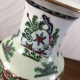 Chinese porcelain vase floral motifs and roosters 26,5cm