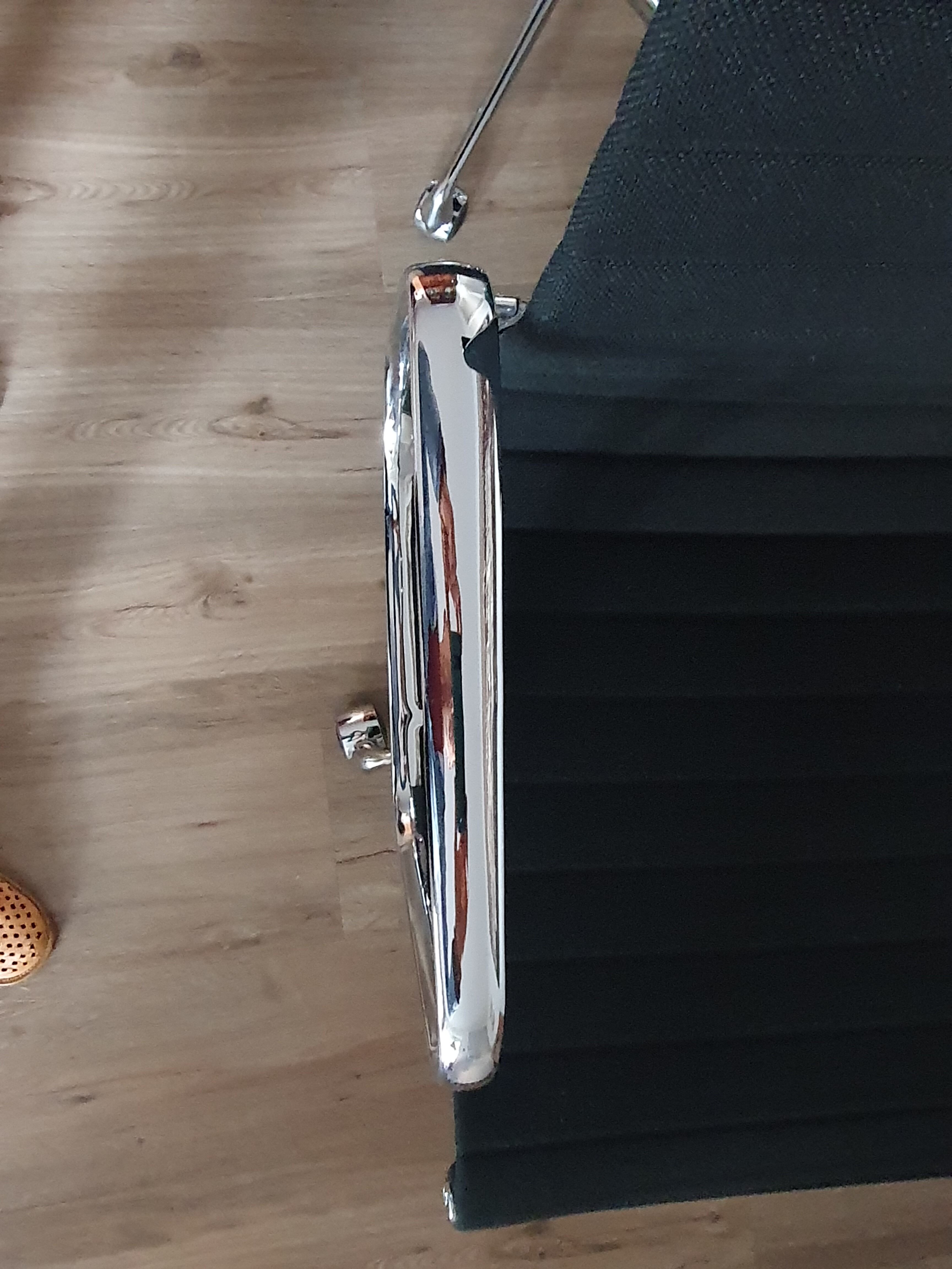 EA 117 Office chairs by Charles & Ray Eames for Vitra