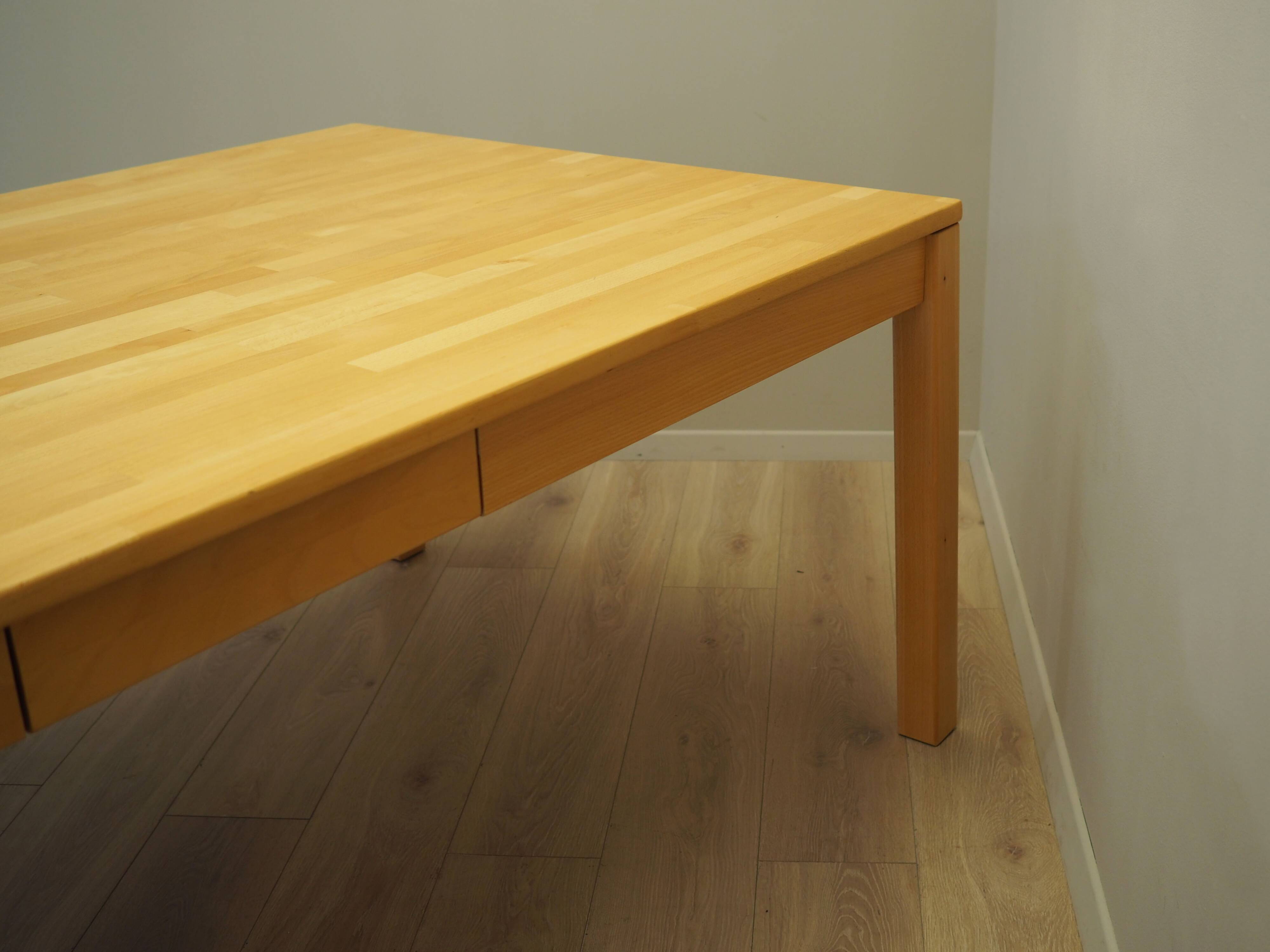 Bureau en hêtre, design danois, années 1980, production : Danemark