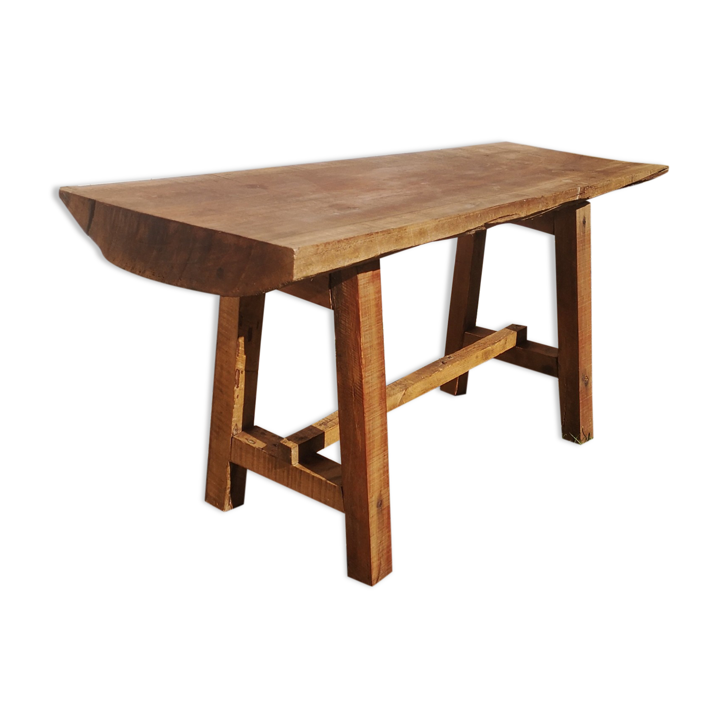 Firm-style coffee table