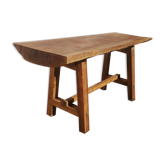Firm-style coffee table